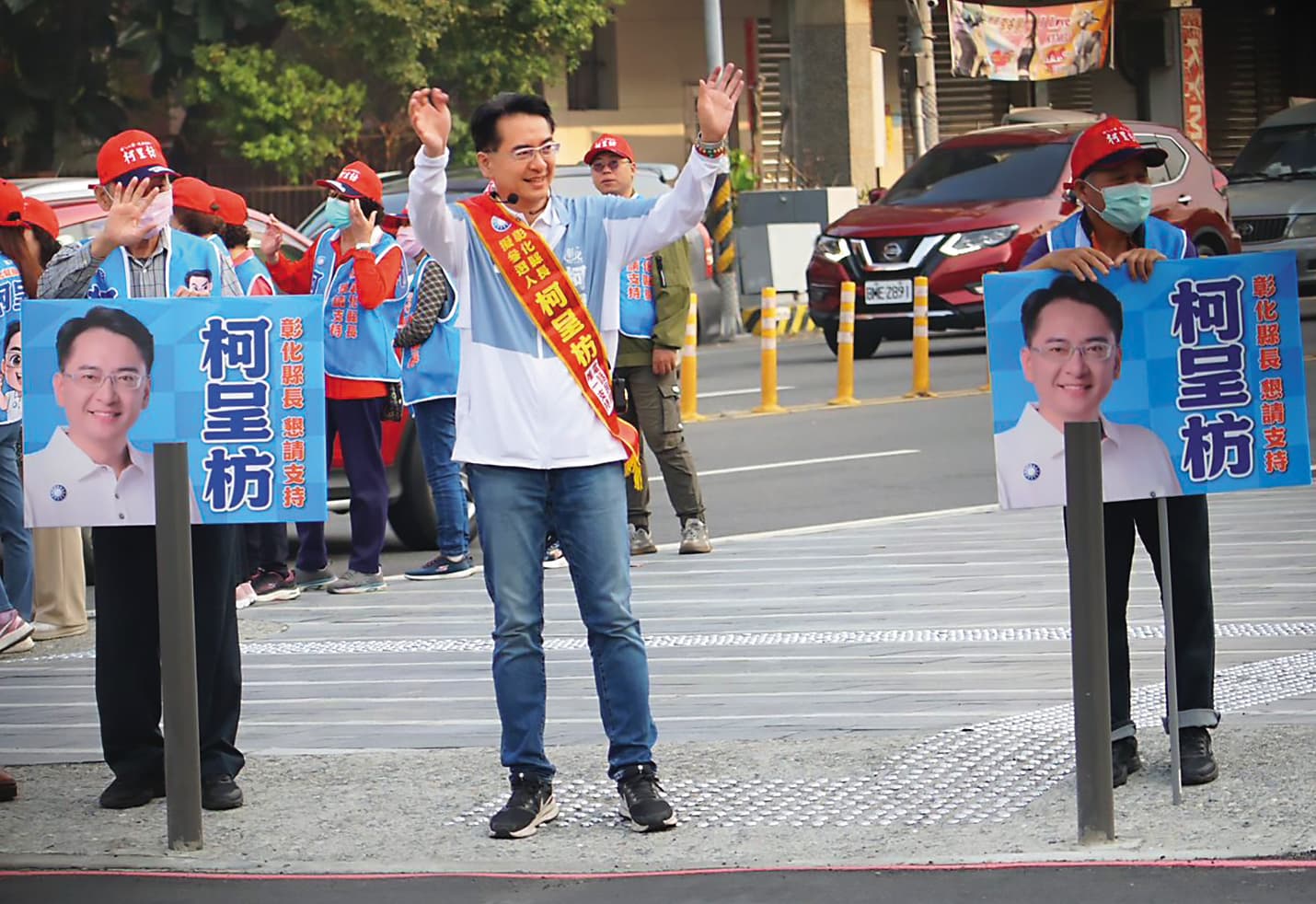 根據地方所做內參民調，柯呈枋（中）支持度僅次於謝衣鳯。（翻攝柯呈枋臉書）