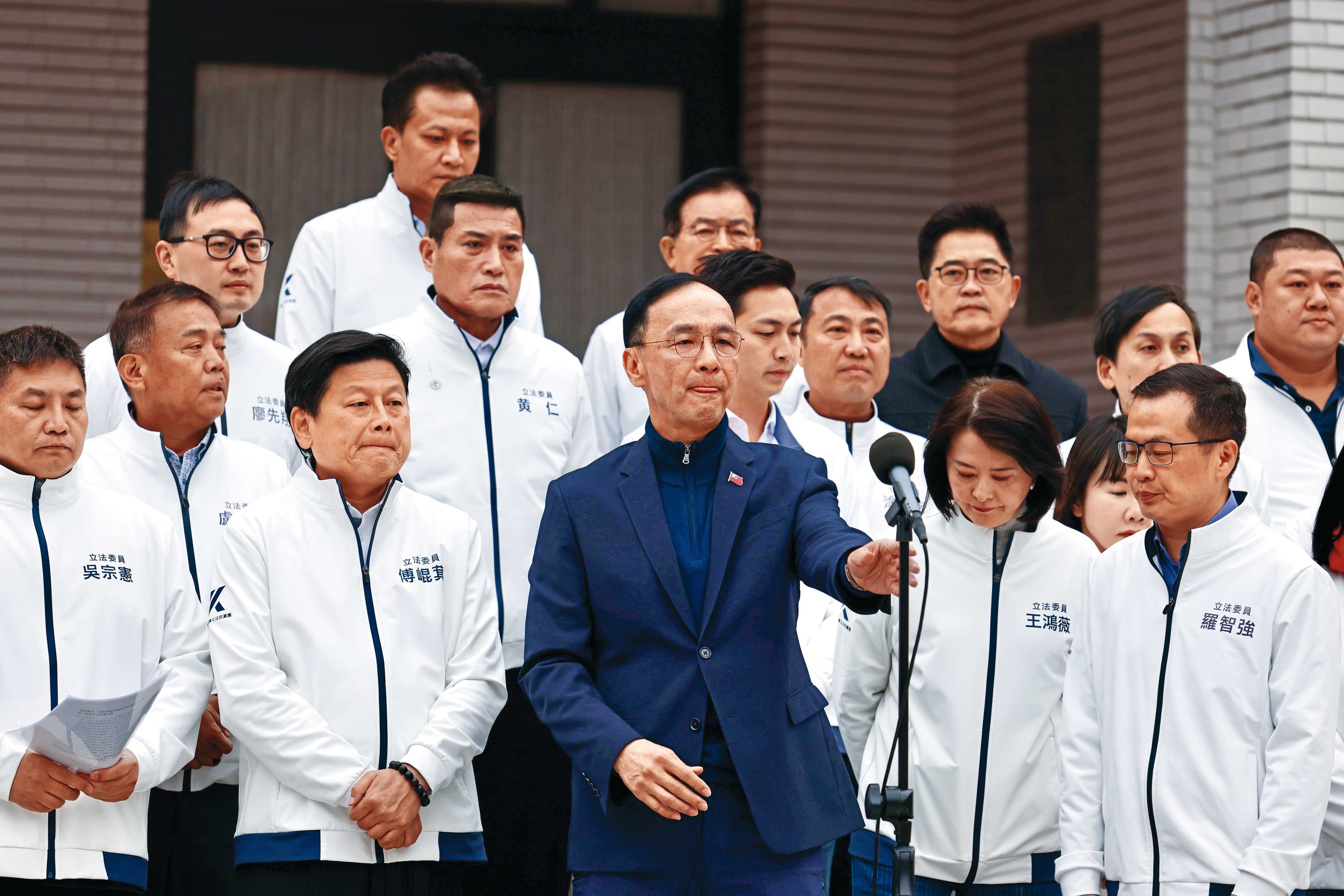 國民黨迎戰罷免浪潮，祭出反廢死、反戒嚴議題，力拚「公投綁罷免」。
