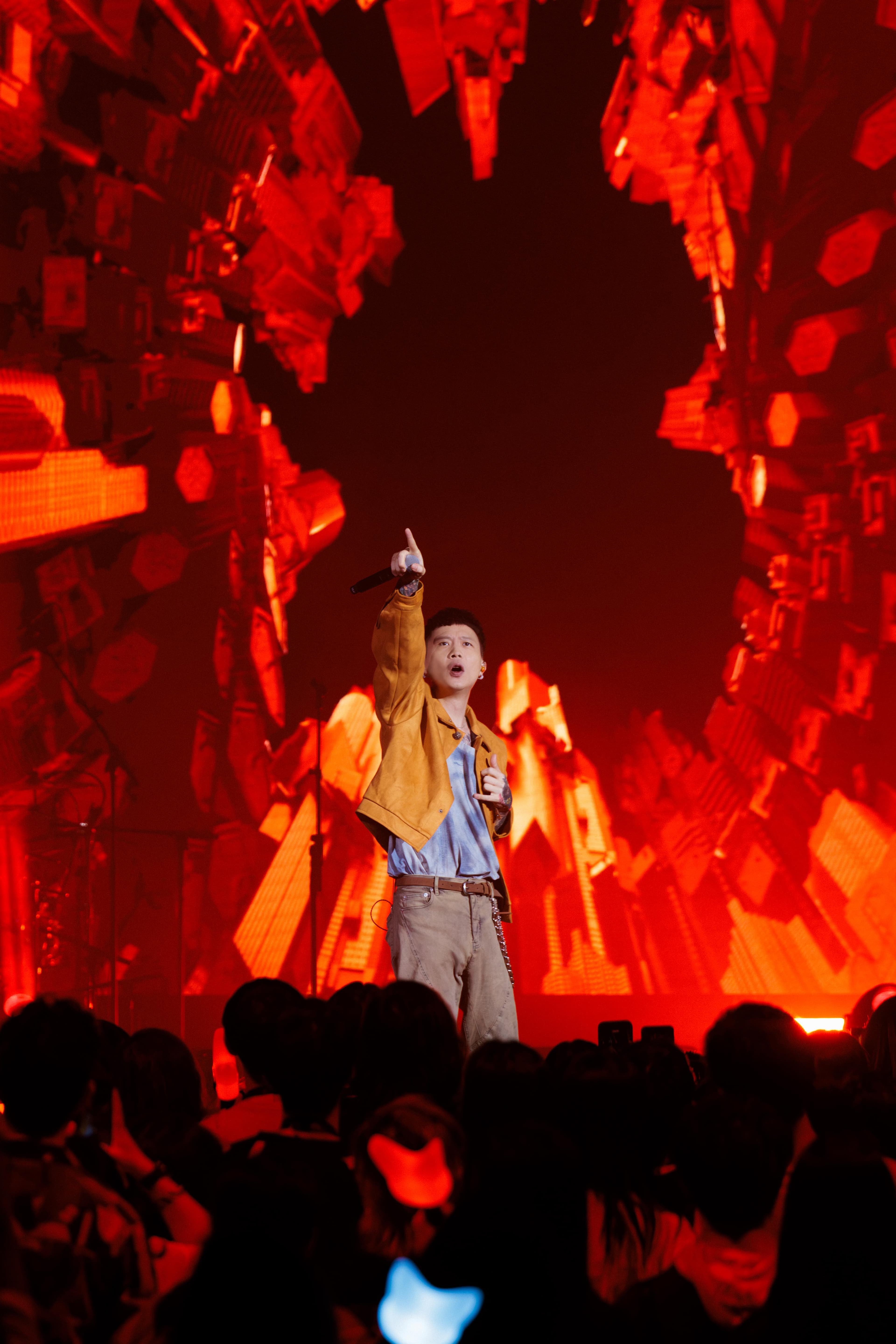蕭秉治以近兩小時精彩演出，為當地歌迷帶來難忘的一夜。（相信音樂提供）