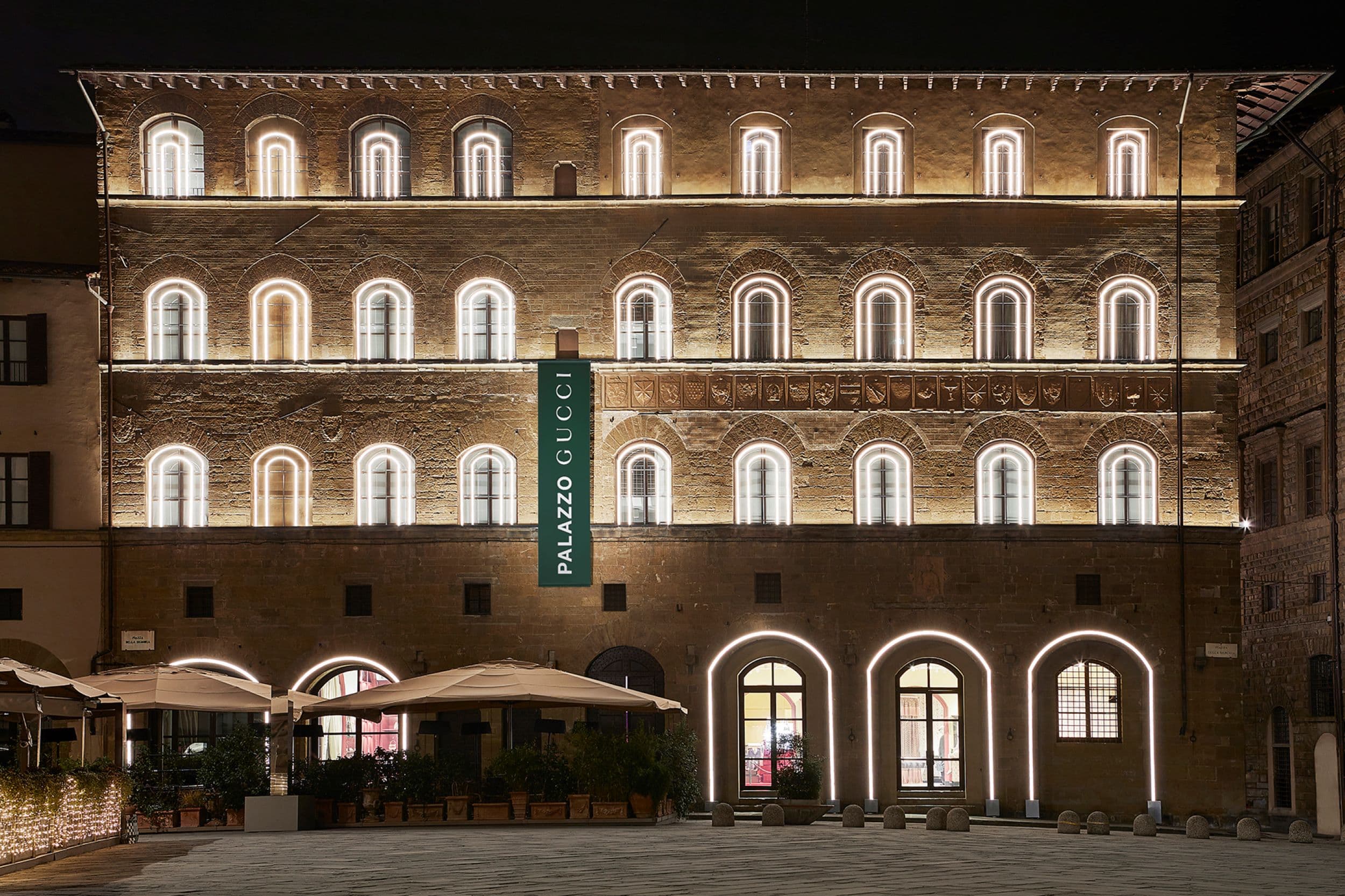 （同場加映）GUCCI照亮位於佛羅倫斯的Palazzo GUCCI外牆，增添耶誕節慶氛圍。（古馳提供）