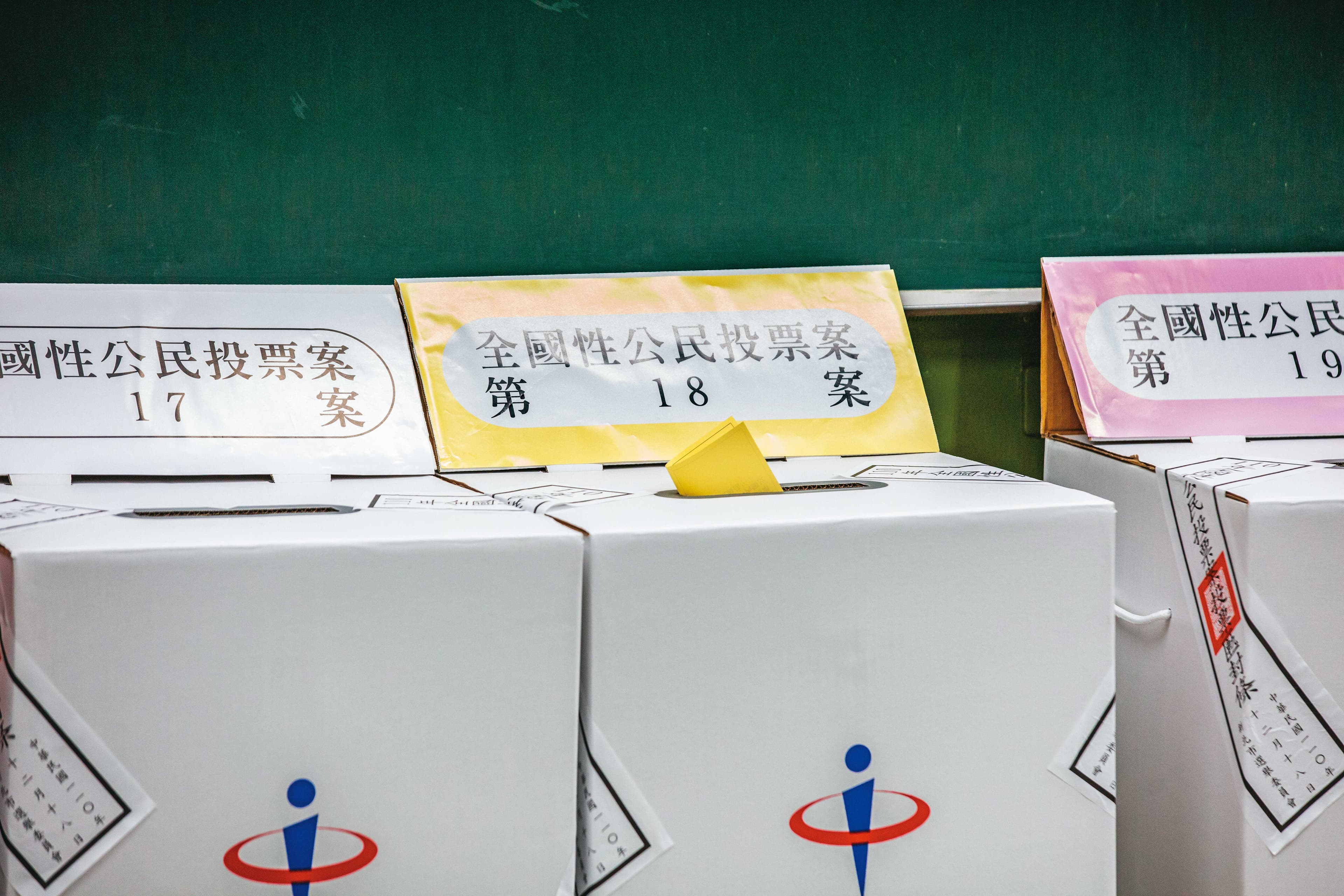 藍營有意修法恢復公投綁大選，藉廢死等議題挑起民眾厭綠情緒。