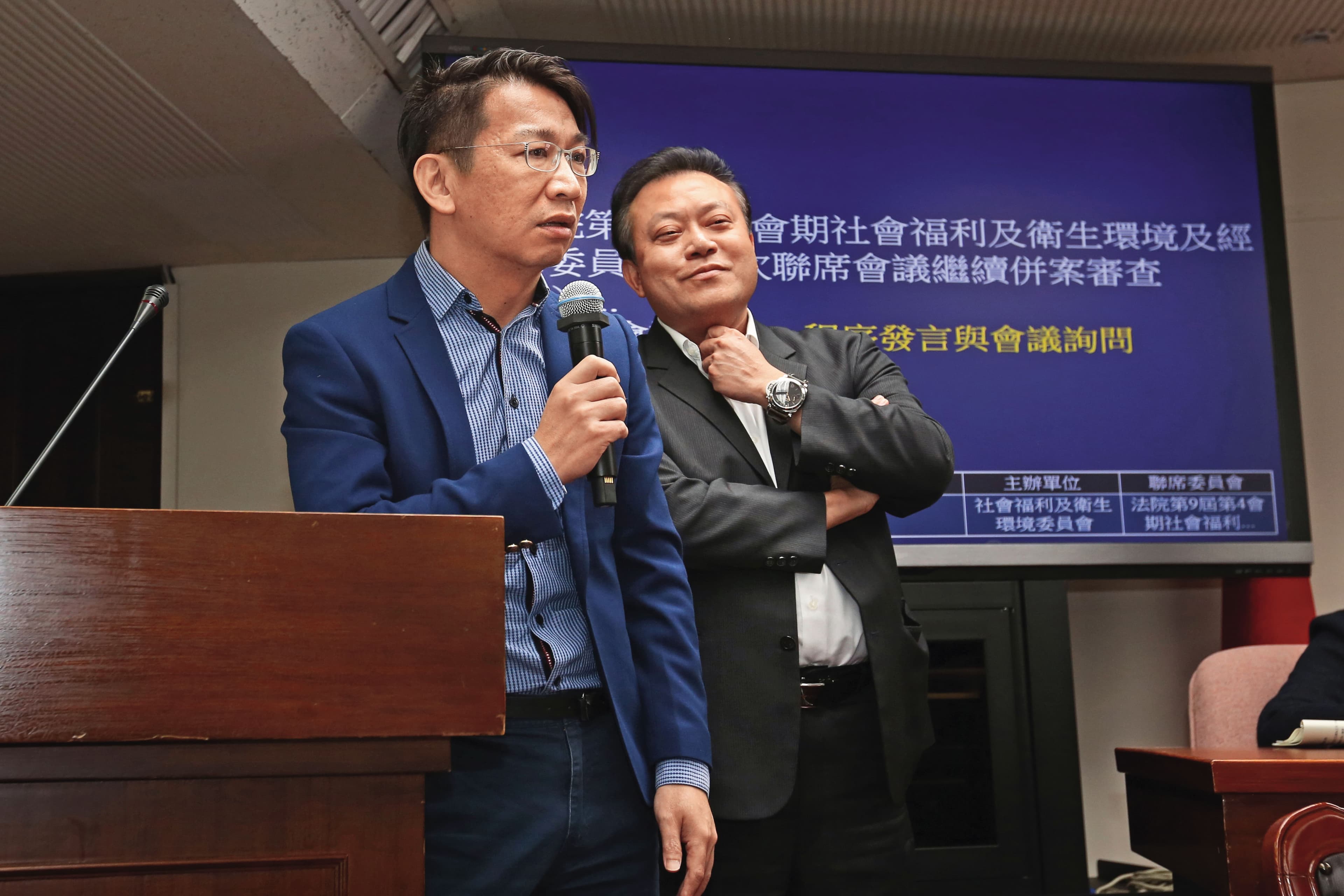 前民進黨立委蘇震清（右）被控收受李恆隆2,580萬元，一審遭判刑10年；時任時代力量立委徐永明（左）分文未得，也被判刑7年4月。