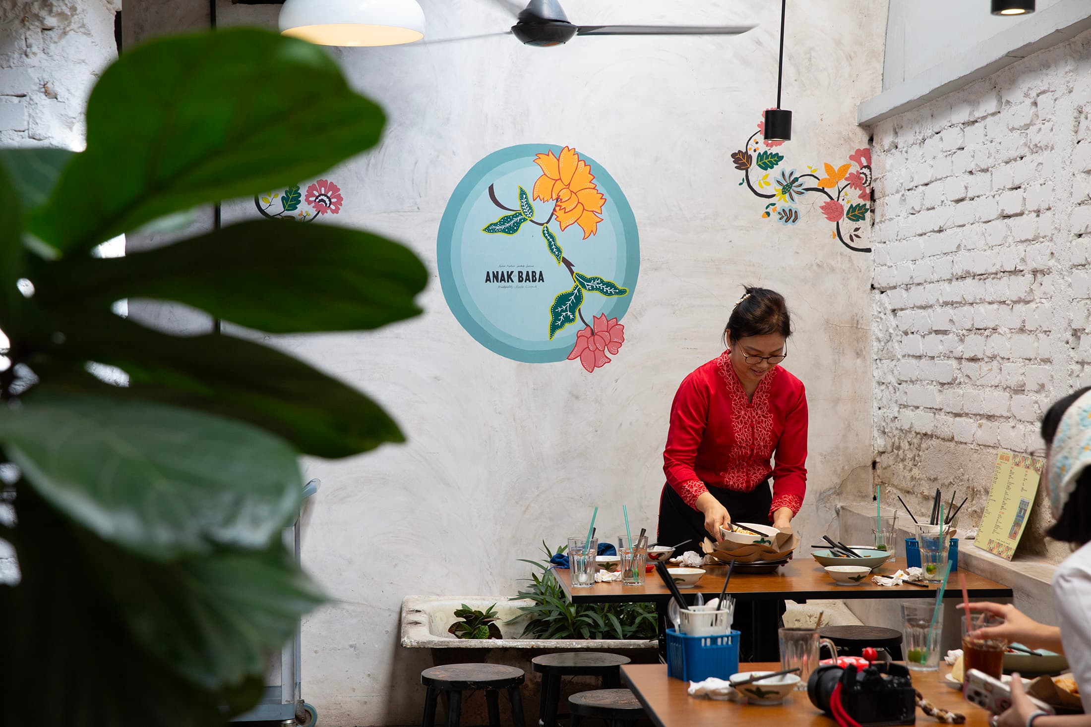 「Anak Baba」，由戰後老屋翻修改裝，保留傳統咖啡店的懷舊氛圍。