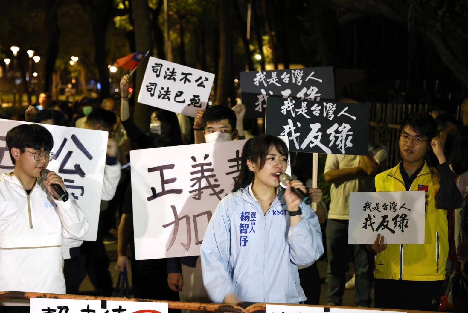 楊智伃今也到現場號召支持者，但現場人數明顯銳減。