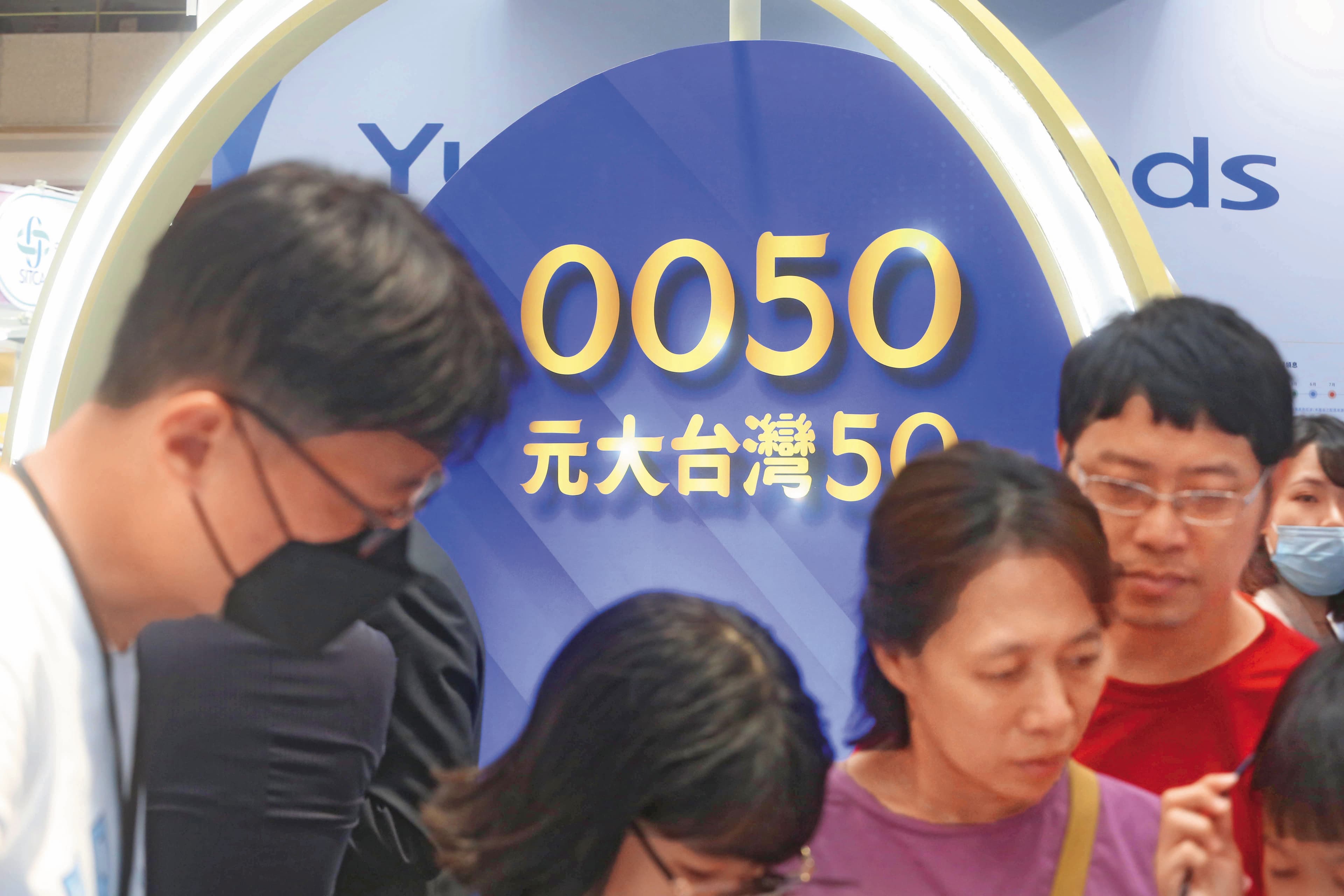 受到李奕樵影響，不少小說創作家的投資起手式都從0050開始。