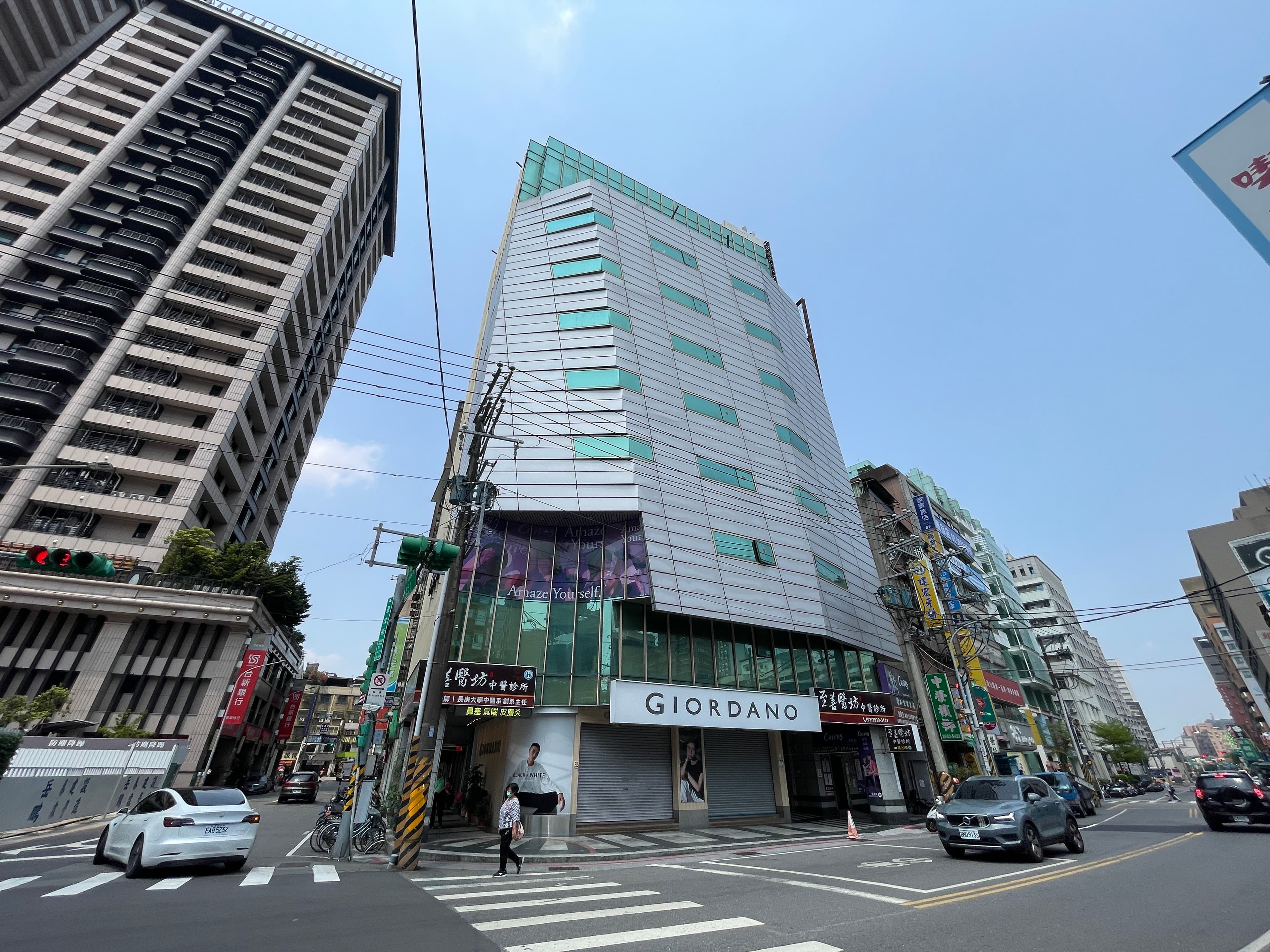 網傳景美菜市場附近大樓受地震影響疑似歪斜，議員出面澄清是誤會。