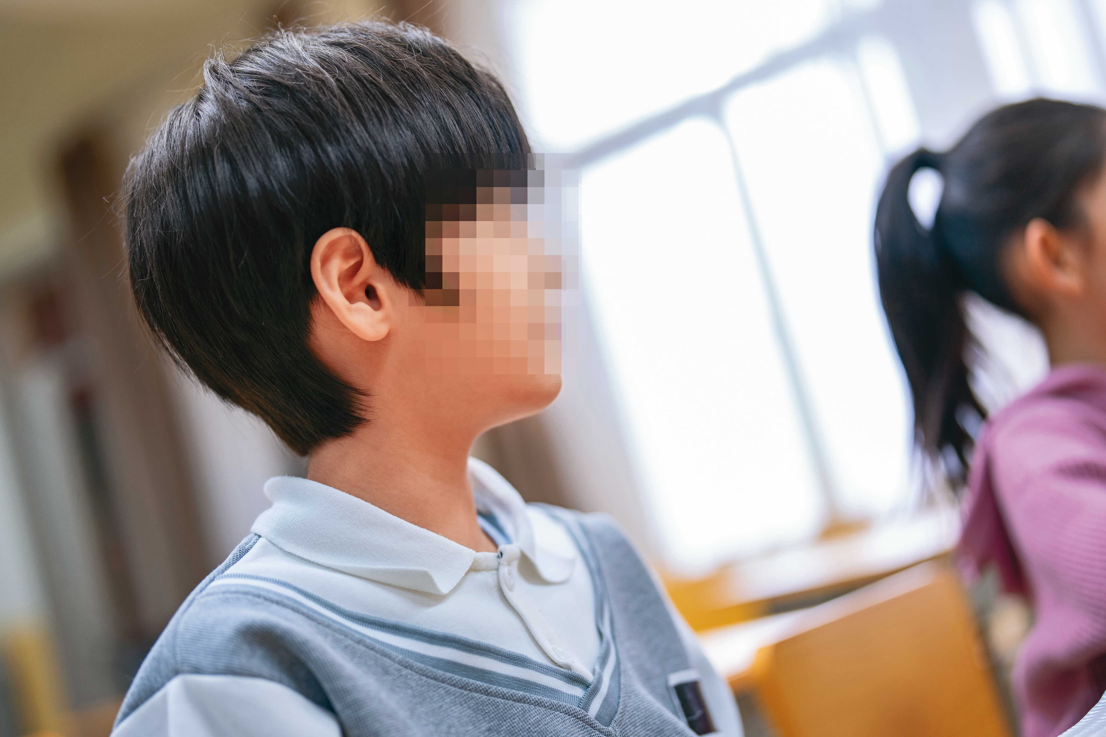 小五男童多次到教室找小二女童，引起老師注意，才揭發性侵案。示意畫面，圖非當事人。（東方IC）