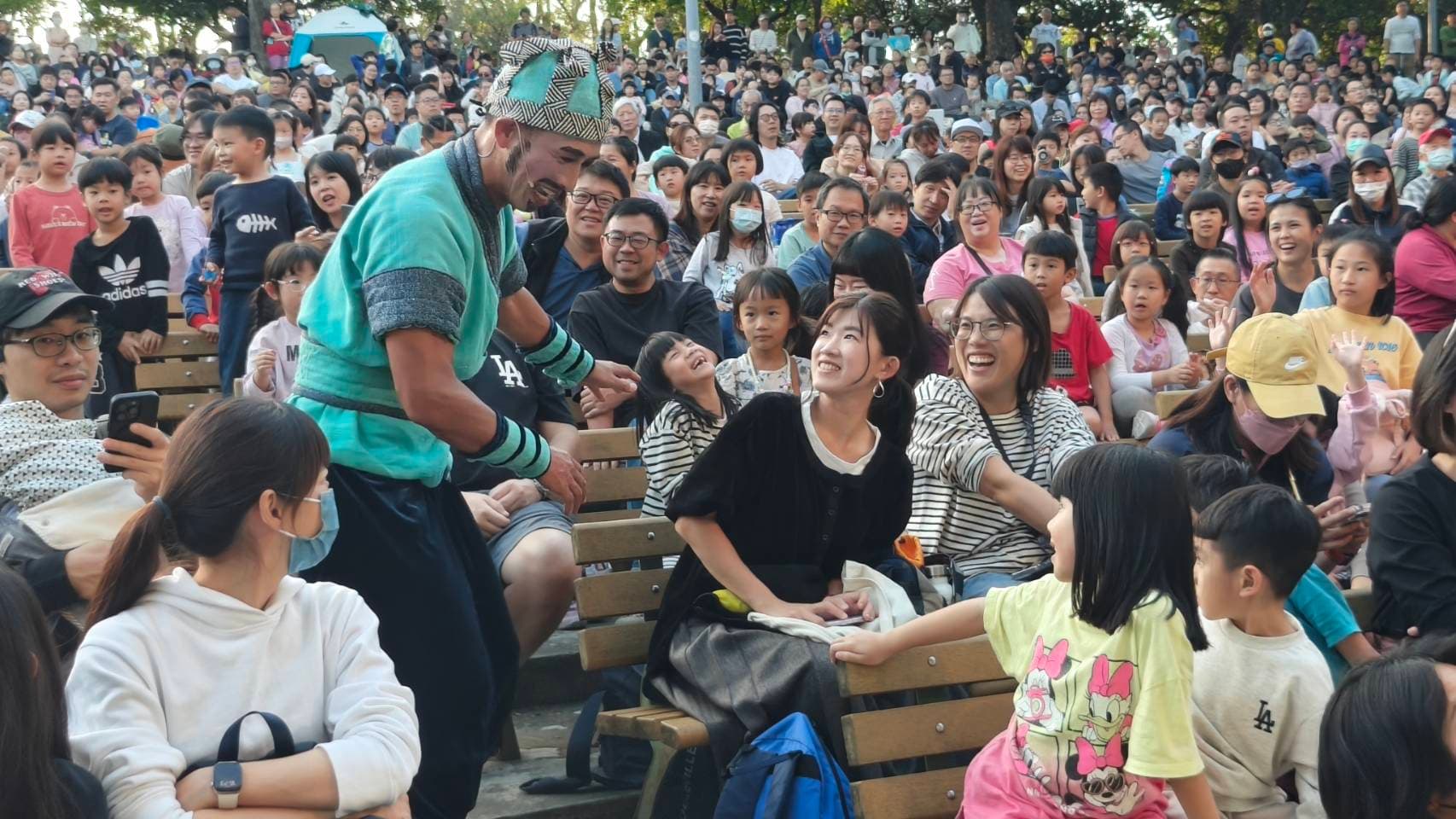 現場吸引2,500人觀賞「笑聲不斷」。（紙風車提供）