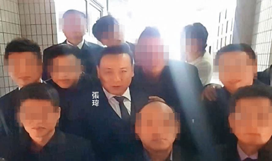 張安樂之子張瑋曾率十多名竹聯幫幹部，前往沖繩拜訪旭琉會，雖然事後解釋是私人行程，仍難降低日本政府疑慮。（翻攝張瑋臉書）