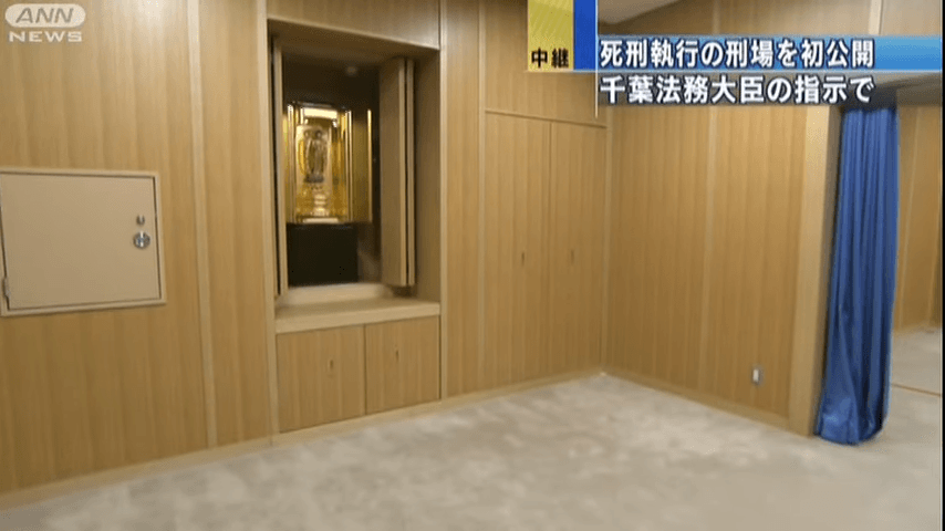 行刑前會經過金色觀音像，被視為宗教儀式的送行象徵。（翻攝自youtube @ANNnewsCH）
