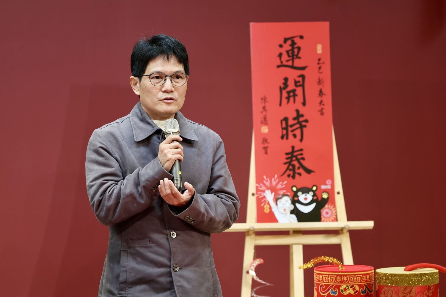 高市府「運開時泰」春聯由書法家陳民芳題字。（高市府提供）
