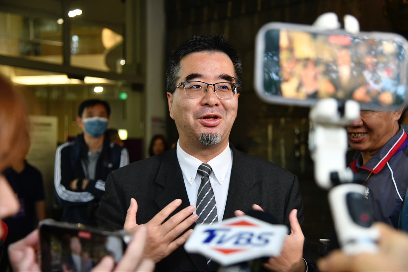 蕭旭岑遭清大學生嗆聲是民主刺客。