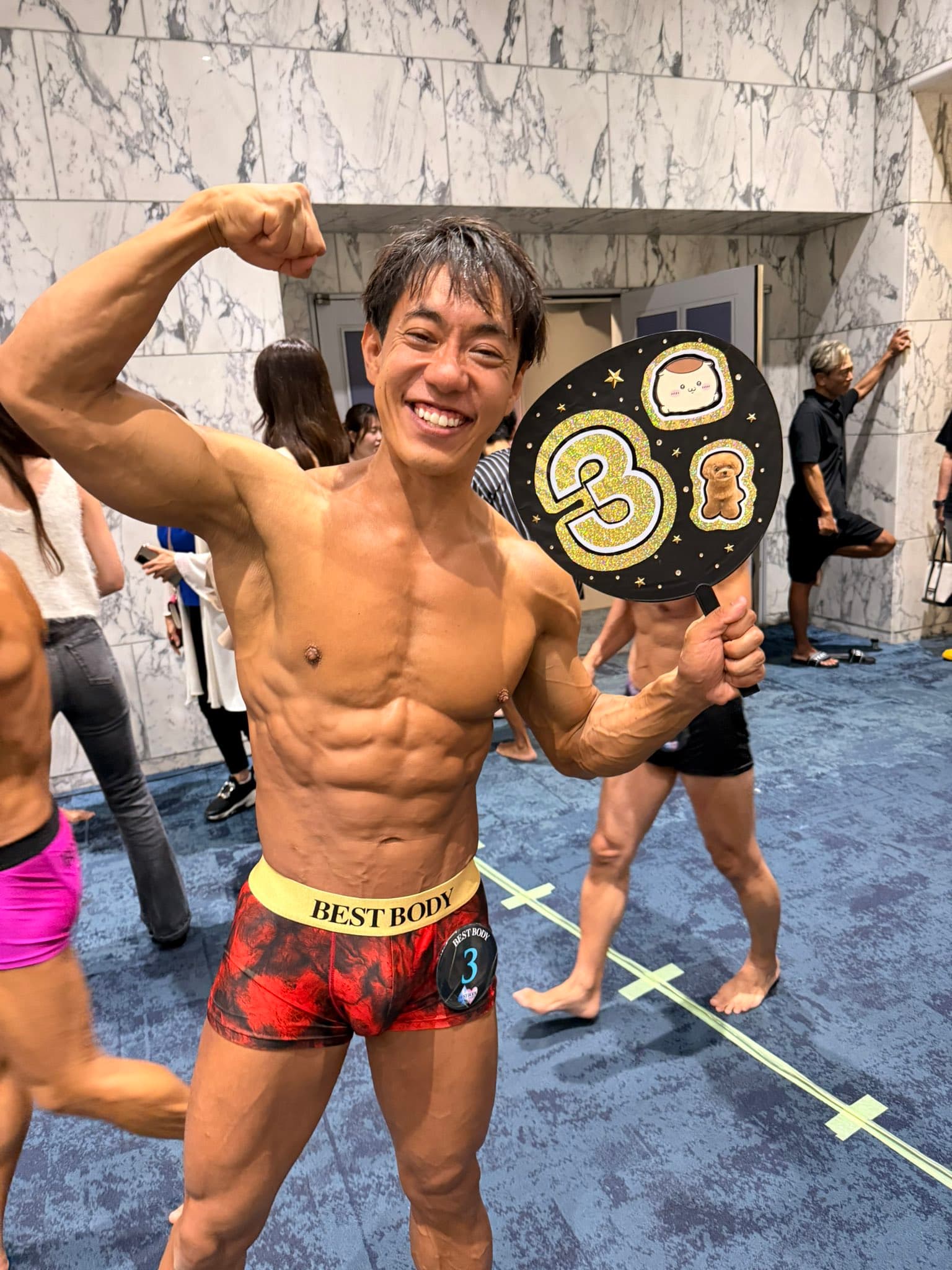 堀大輔展開為期1週、24小時不間斷的「短眠日常」極限連續直播，結果狀況百出。（翻攝畫面）
