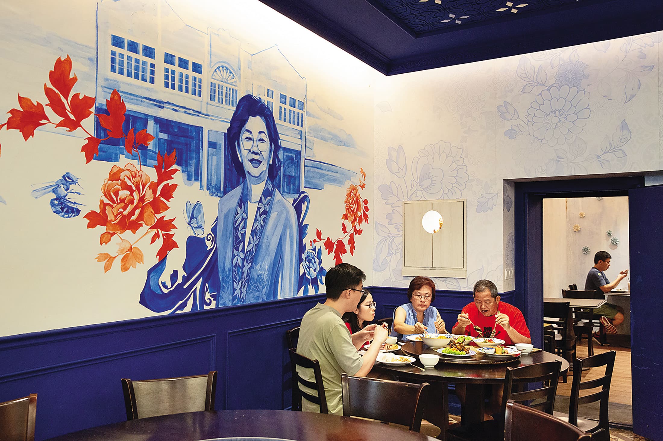「Auntie Gaik Lean's Old School Eatery」是檳城唯一以娘惹菜獲得米其林一星肯定的餐廳，店內壁畫以主廚 Gaik Lean 形象繪製。