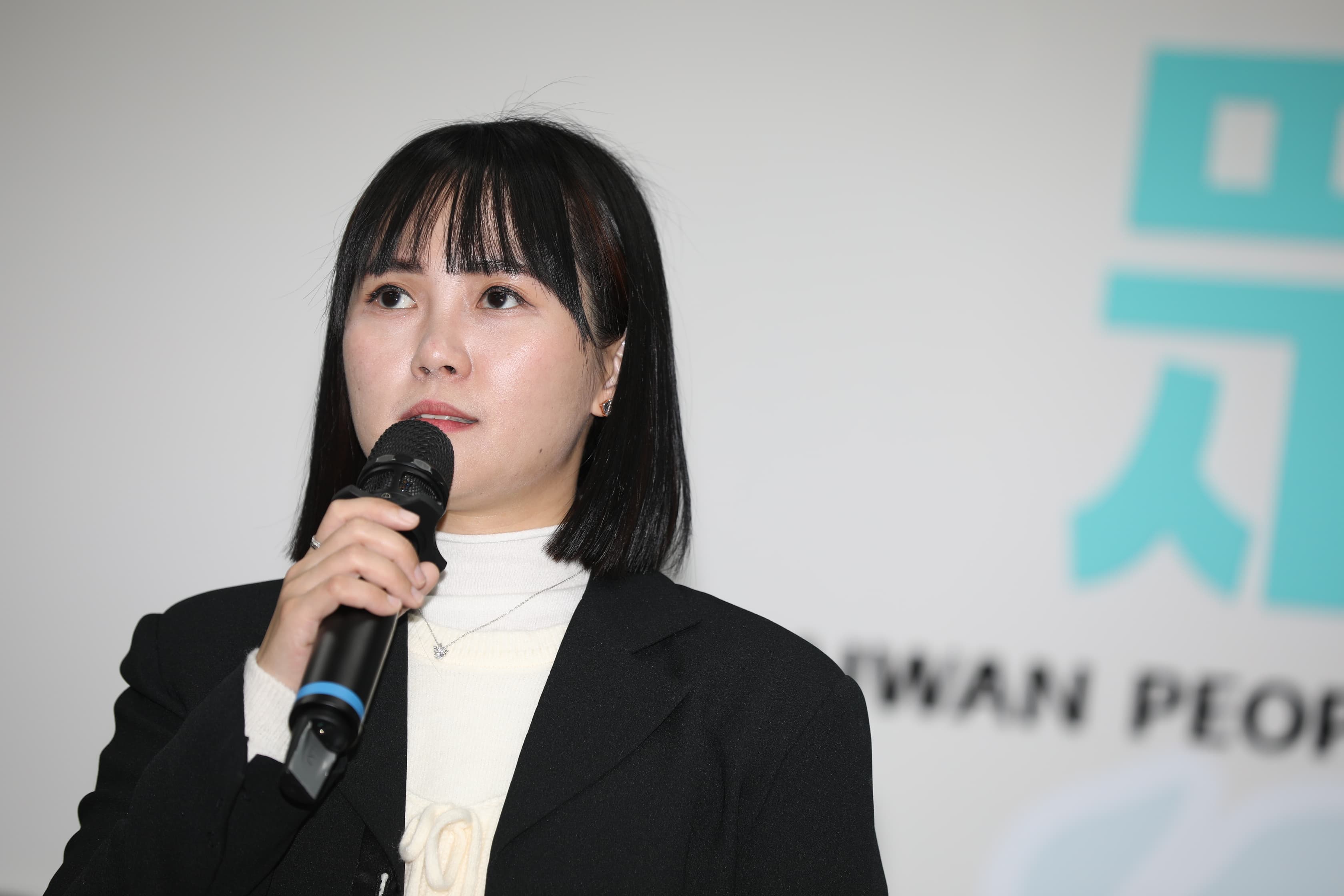 發言人吳怡萱獲留任。
