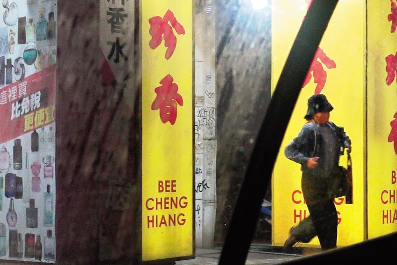21：50 才買完肉乾，工具人王少偉立刻接送許藍方回家，而且還真的是「純接送」而已沒續攤。