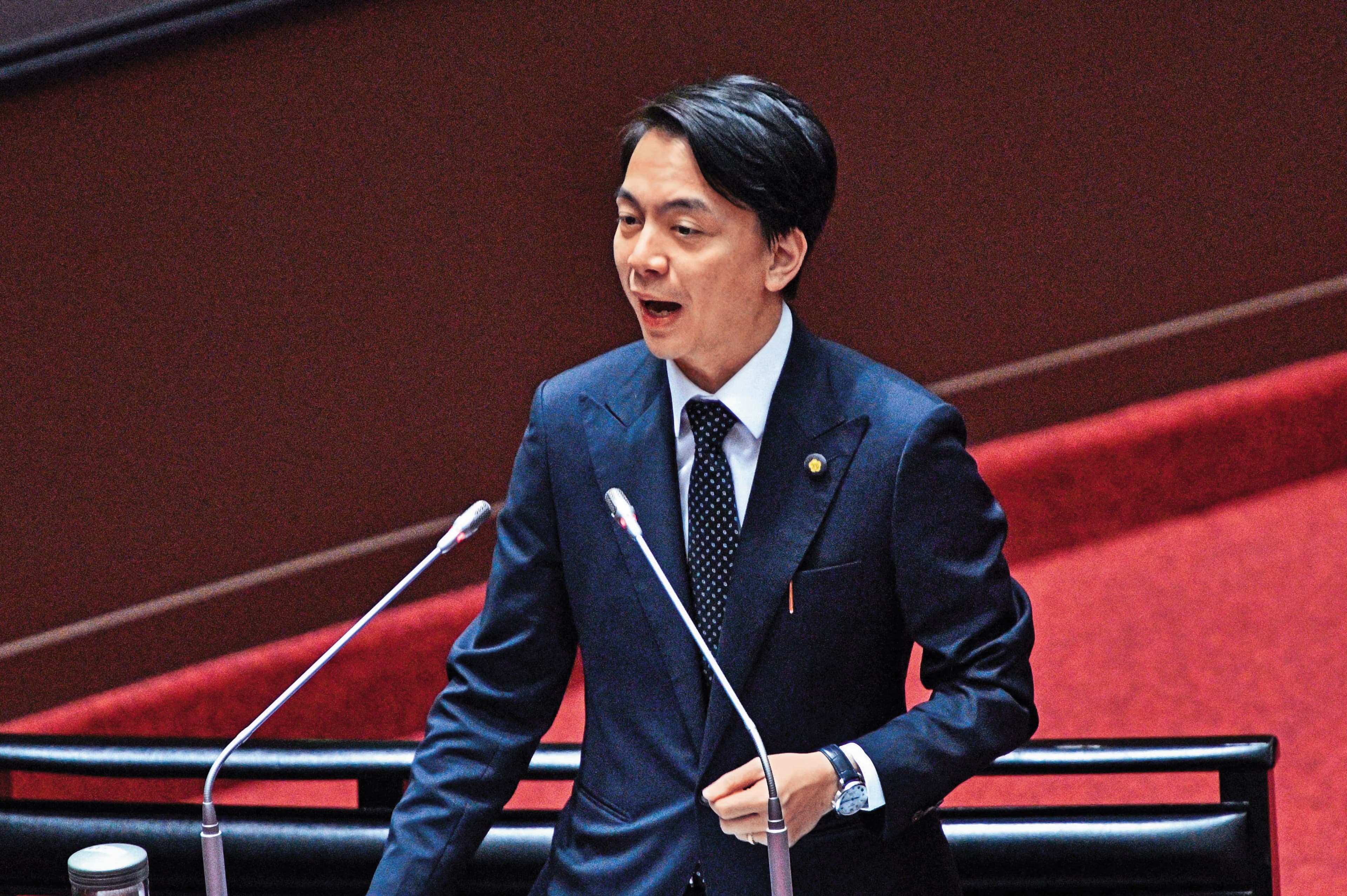 牛煦庭首度參選就當選立委，政治前途被看好，卻捲入SOGO案爭議。（鏡報李智為）