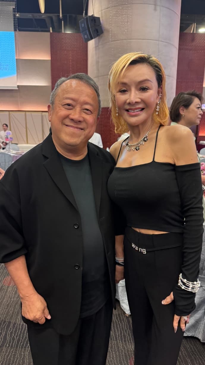 曾志偉（左）和葉子楣（右）。（翻攝汪曼玲微博）
