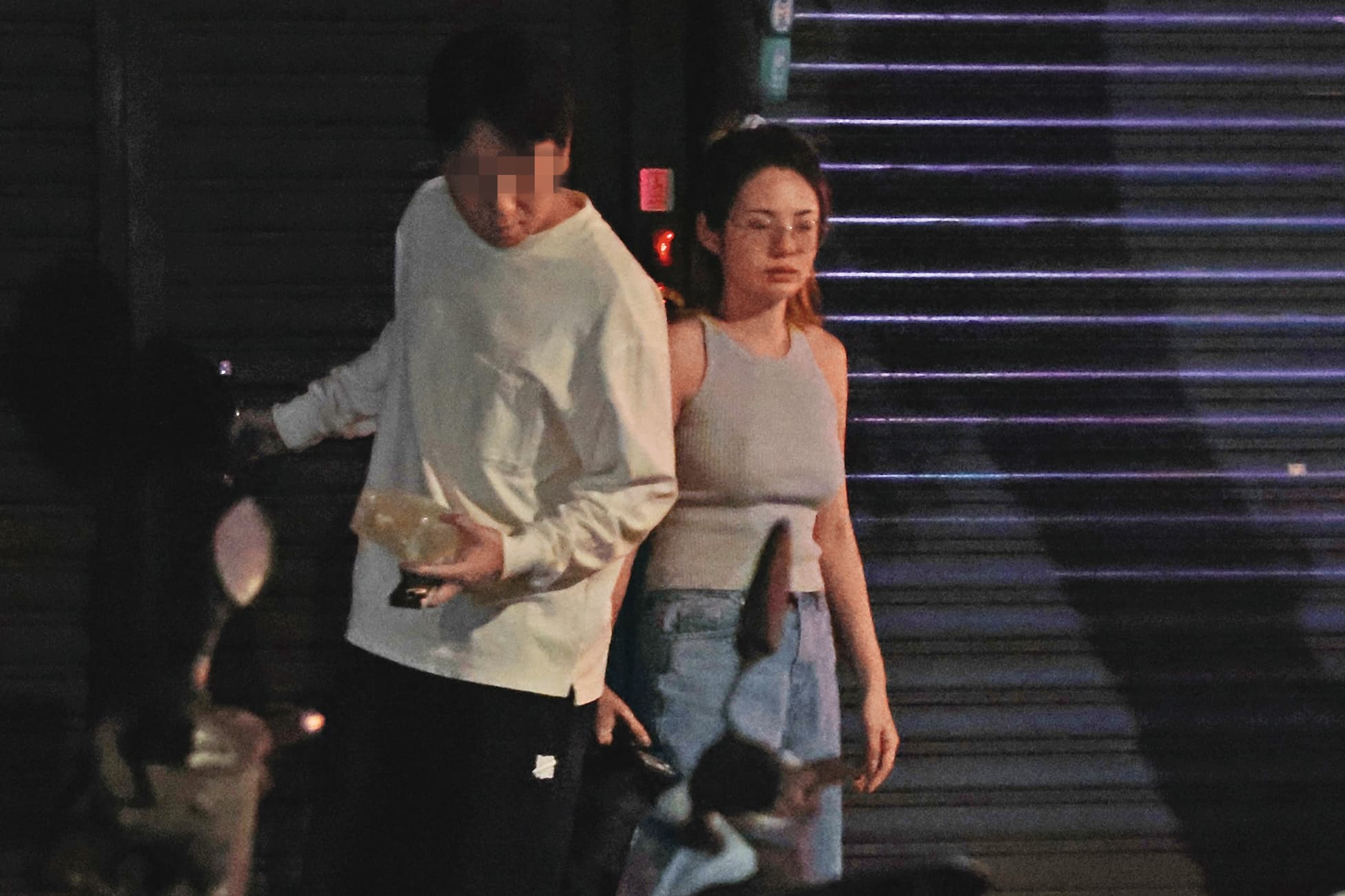 聚會完，徐瑋吟（右）與男友（左）相伴走出。據傳男方叫Eric，已婚且是建商富二代。