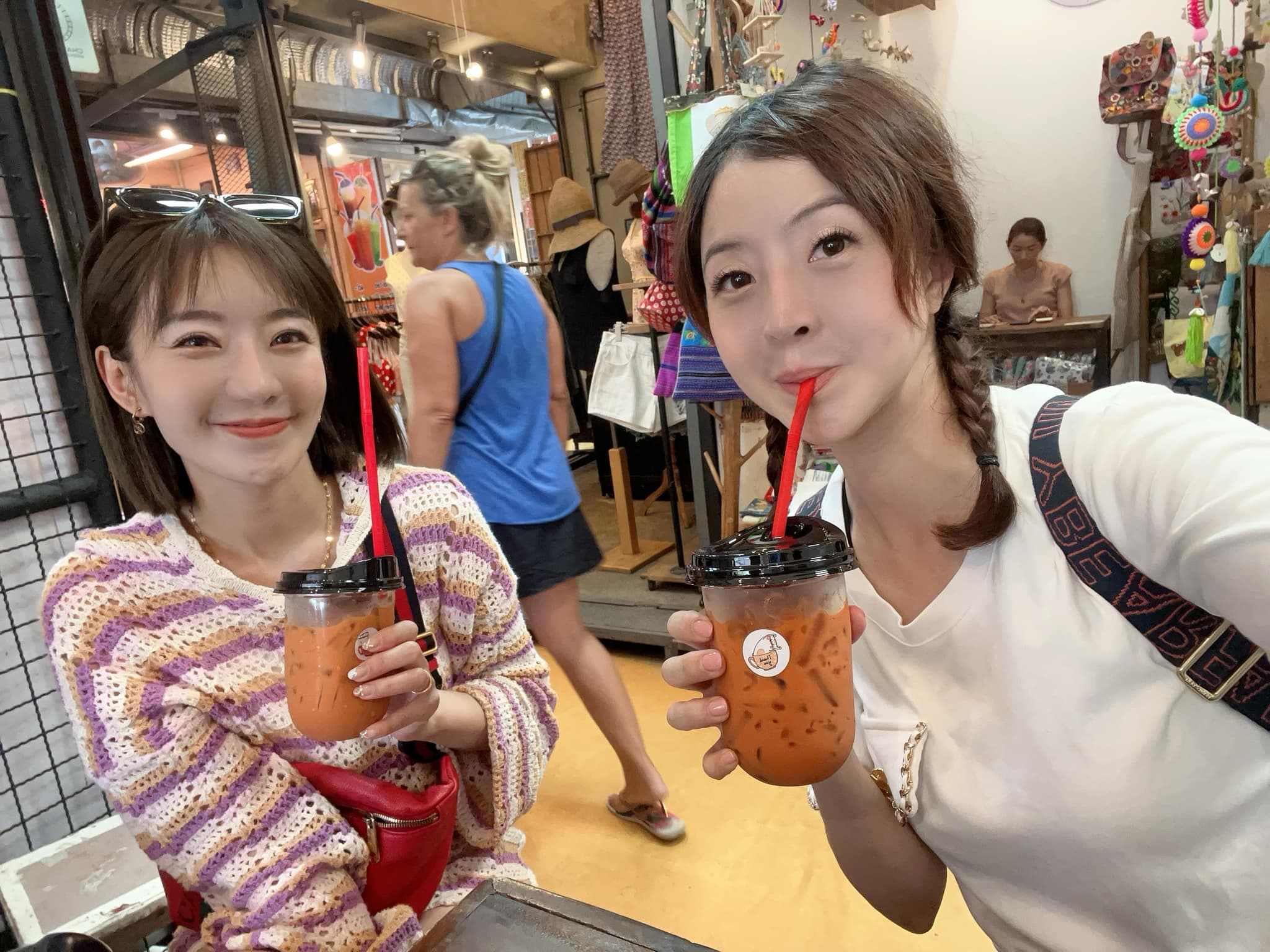 羅巧倫近日和好友李亮瑾到曼谷旅行。（翻攝自羅巧倫臉書）