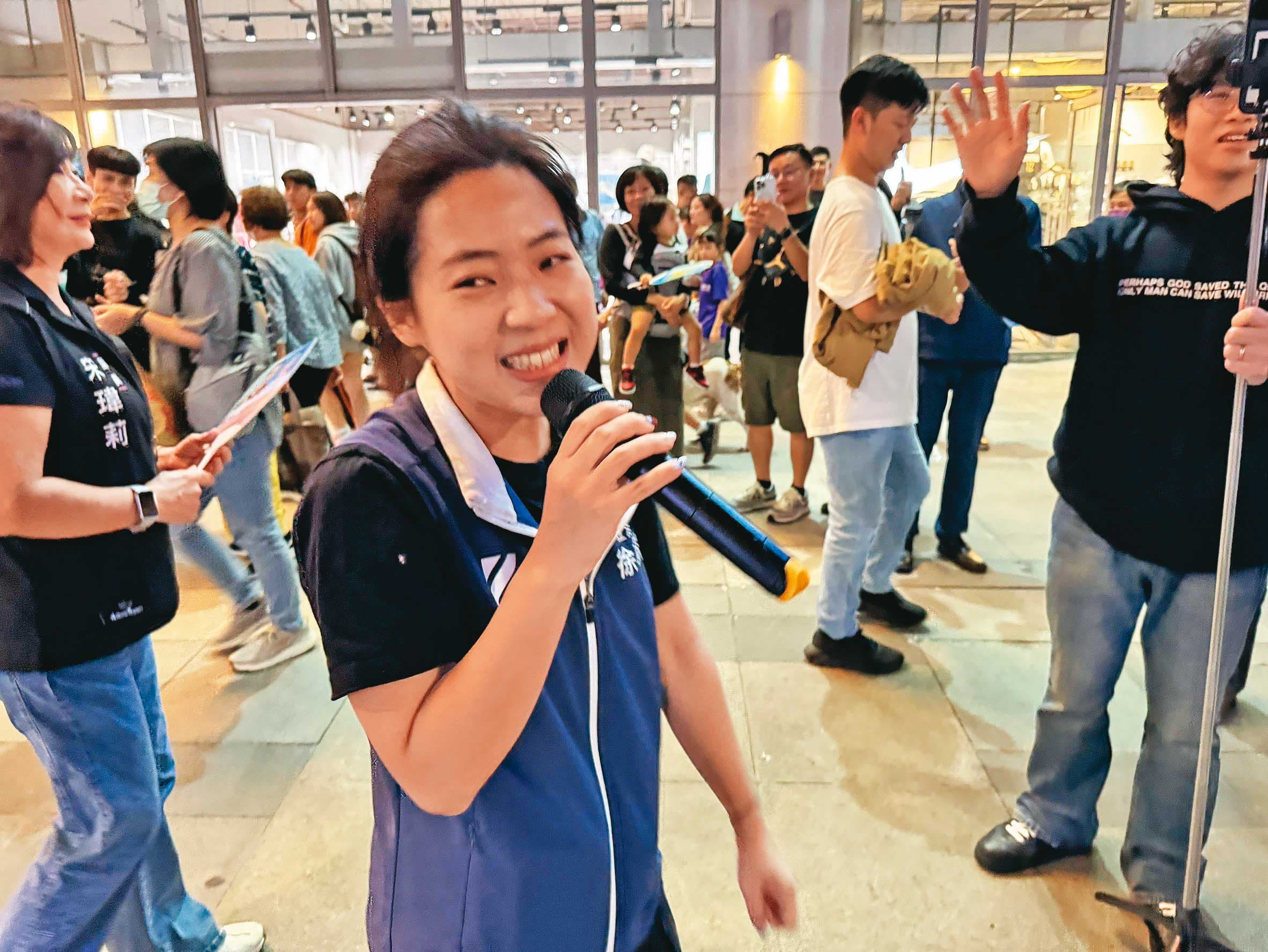 國民黨北市立委徐巧芯近日大量發放政績文宣，被解讀是提前防罷免。