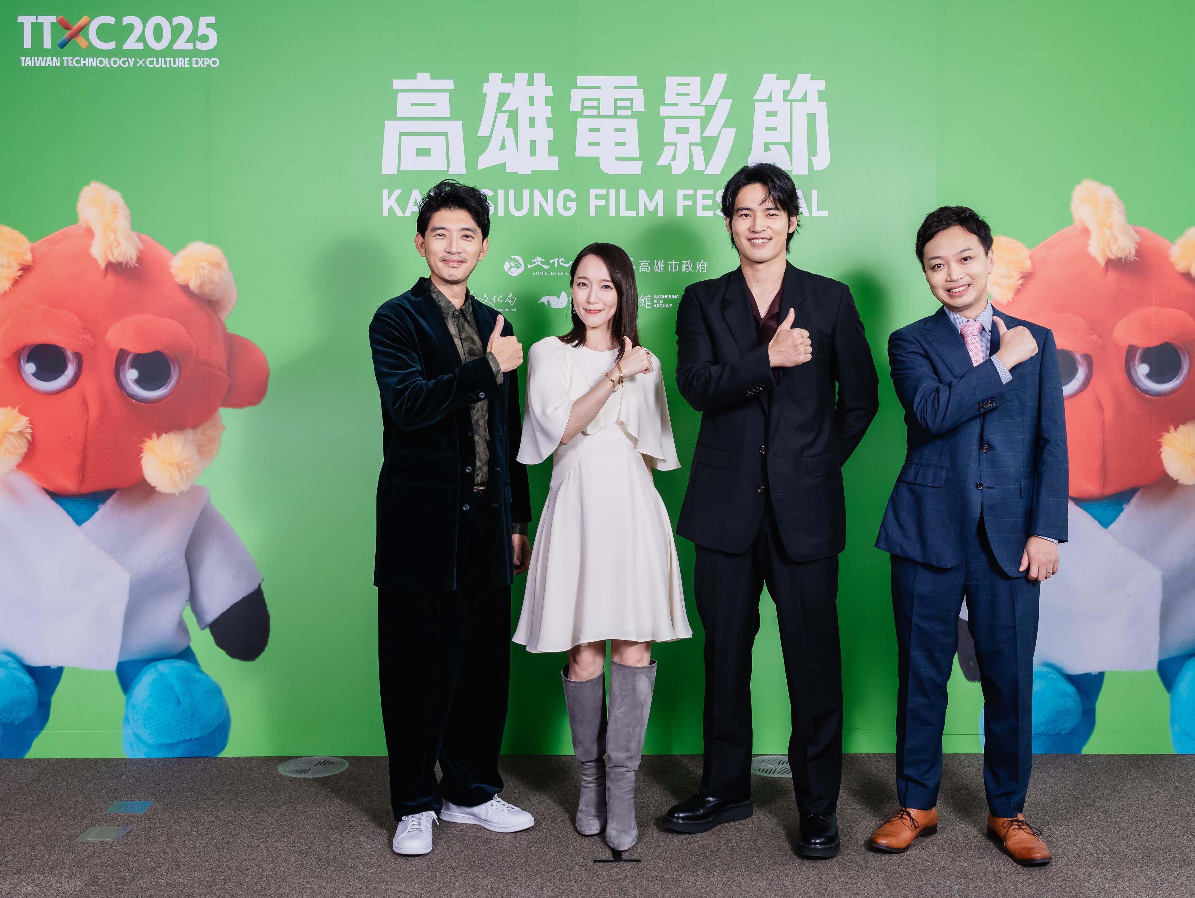 曾少宗（左起）吉岡里帆、水上恒司、與製片有澤亮哉一同出席《九龍大眾浪漫》台灣媒體聯訪。（高雄電影節提供）