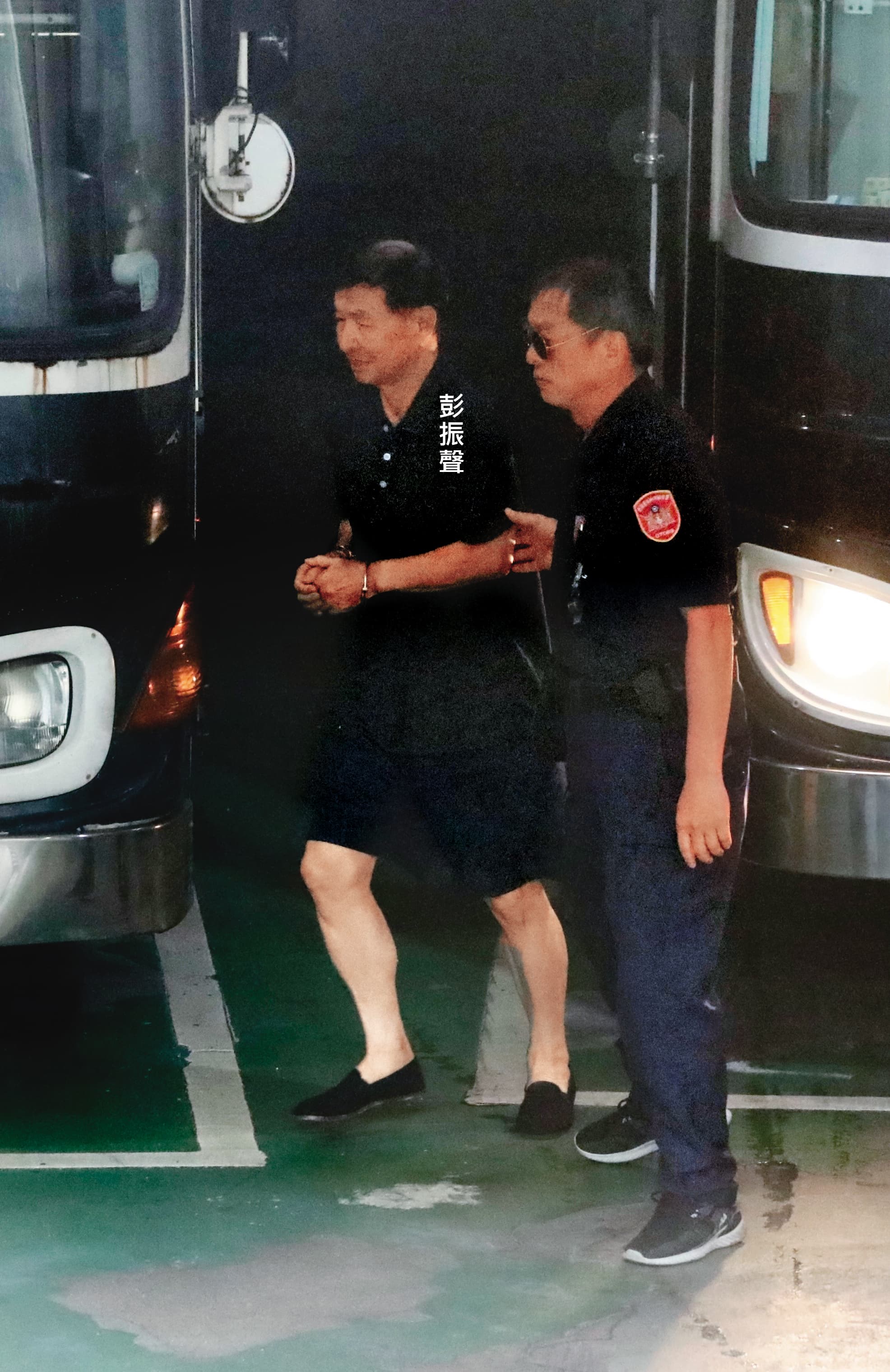 前台北市副市長彭振聲（左）密集遭提訊，據了解，他已向檢方供出實情，有望轉為汙點證人。