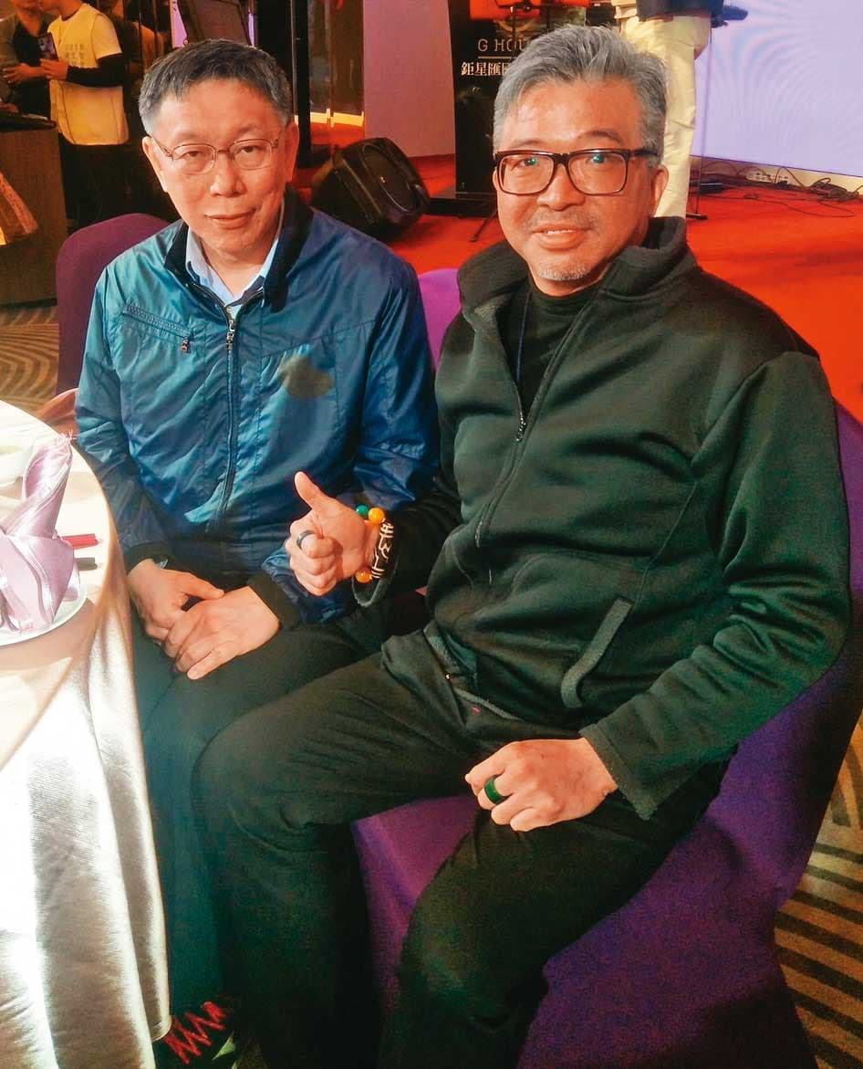 假畫集團首腦歐陽健中（右）常與名人合照蹭聲量。（讀者提供）