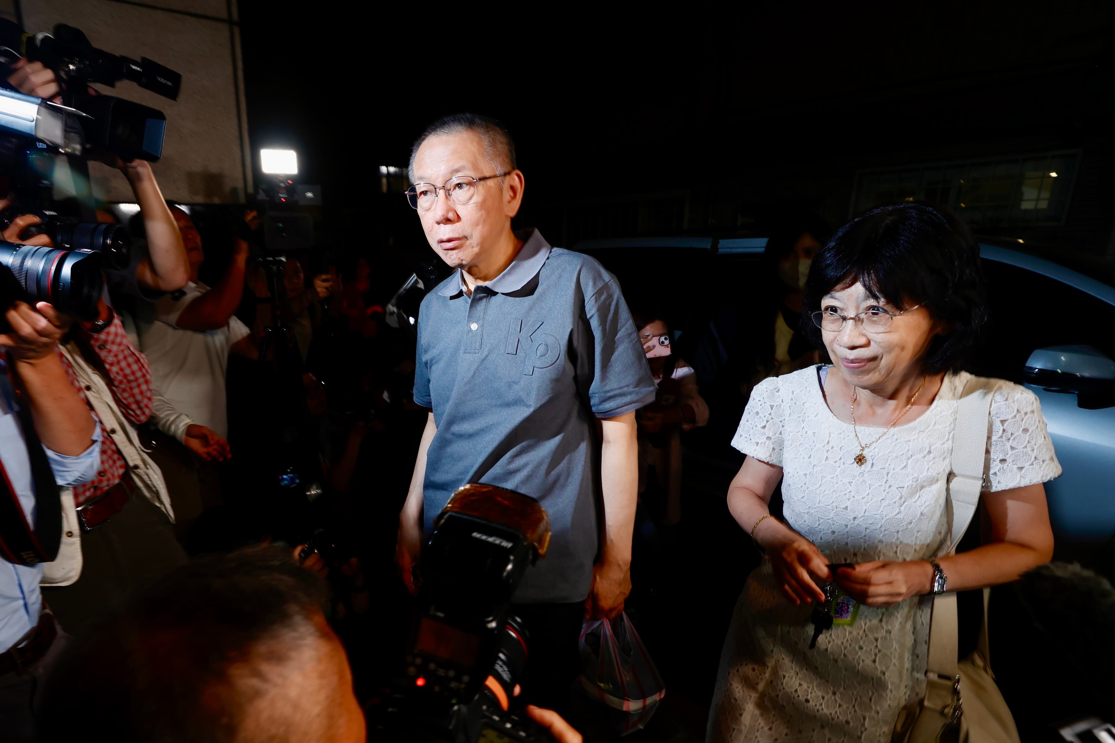 柯文哲交保後，與妻子陳佩琪返新竹老家。（本刊資料照）