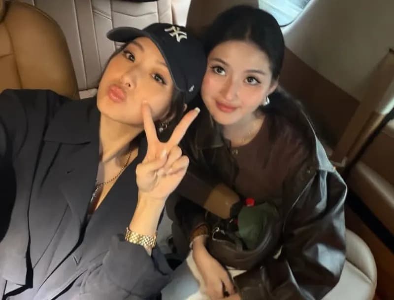 孫芸芸（左）是女兒廖思惟（右）最大的後盾。（翻攝trinityliao IG）