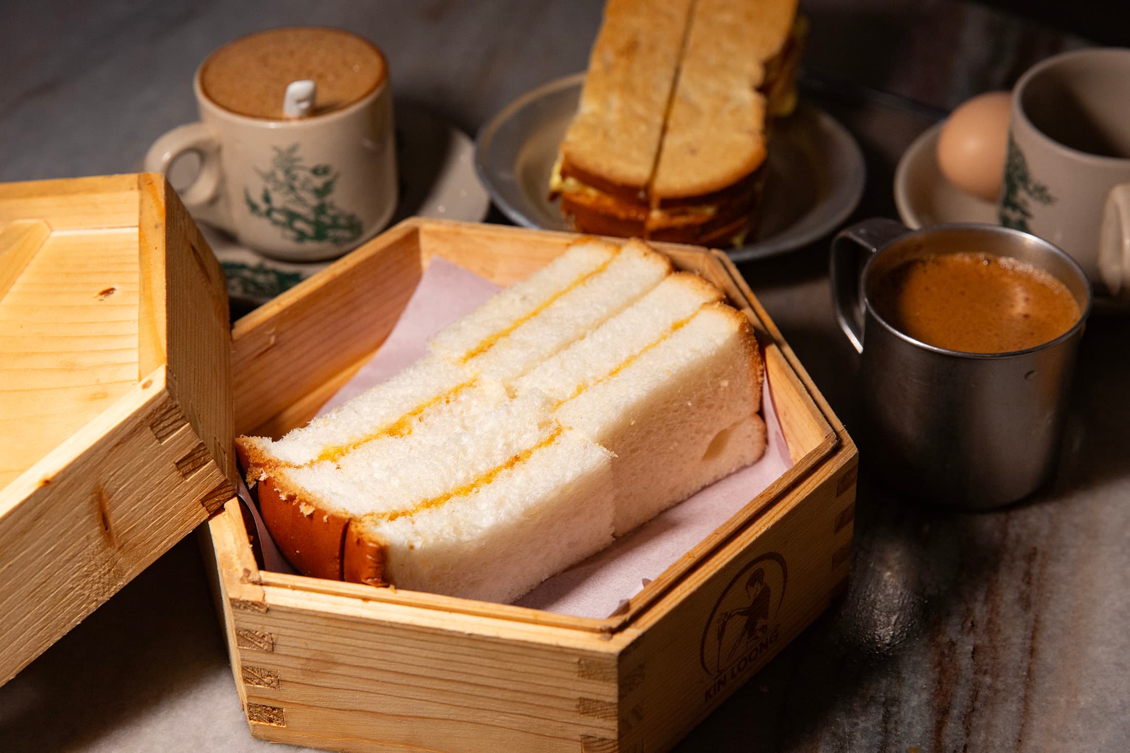 除了常見的烤咖椰吐司，這裡也能吃到蒸的咖椰吐司，口感軟Q。（馬幣7.1元／份，約NT$54）