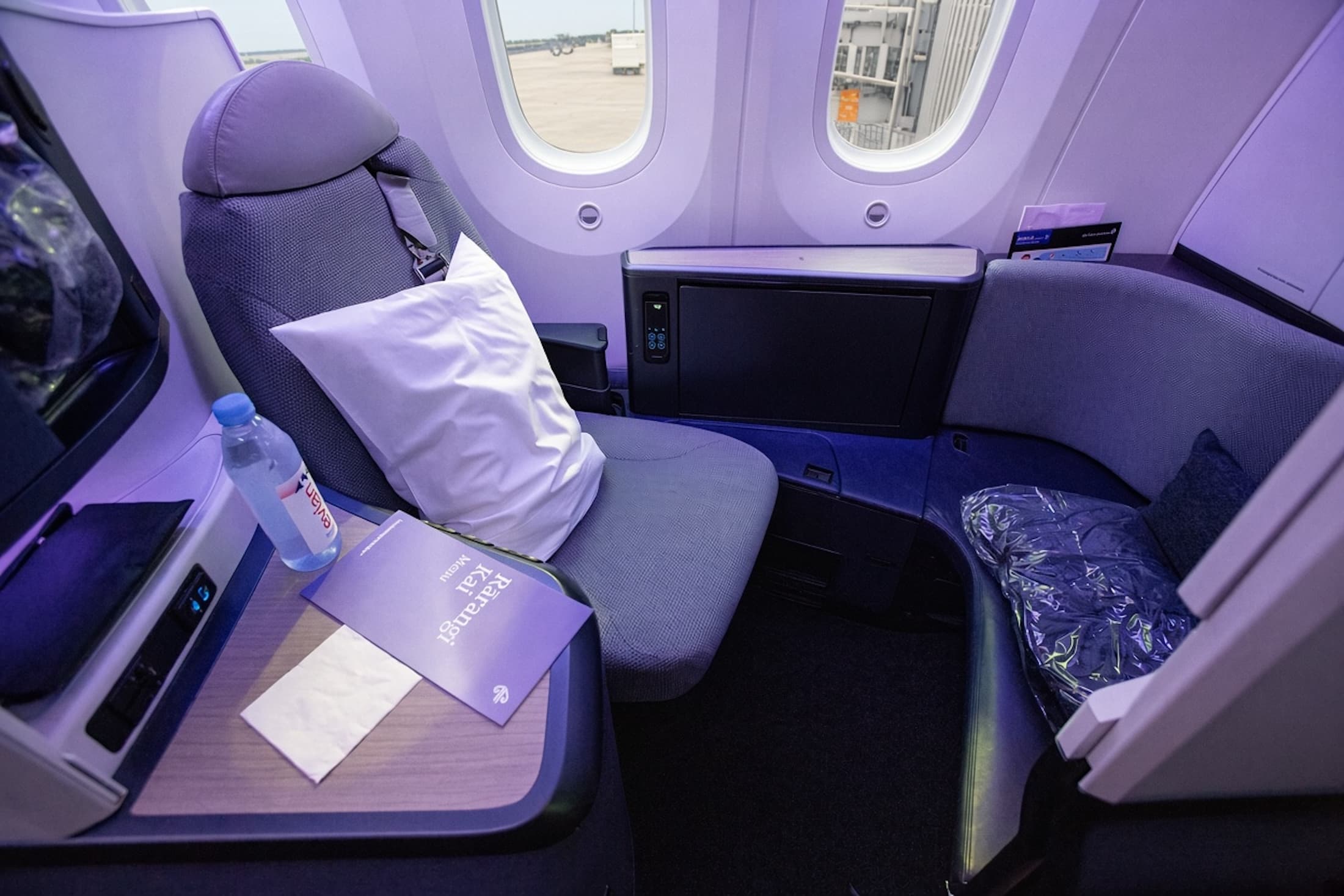 Business Premier Luxe位於商務艙首排，配置4個座位，擁有更寬敞空間、隱私門與大型餐桌，適合雙人同行旅客。
