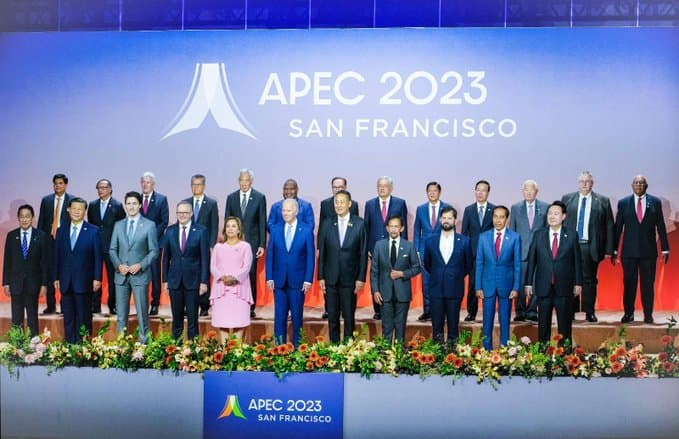 APEC領袖大合照。（翻自X平台）