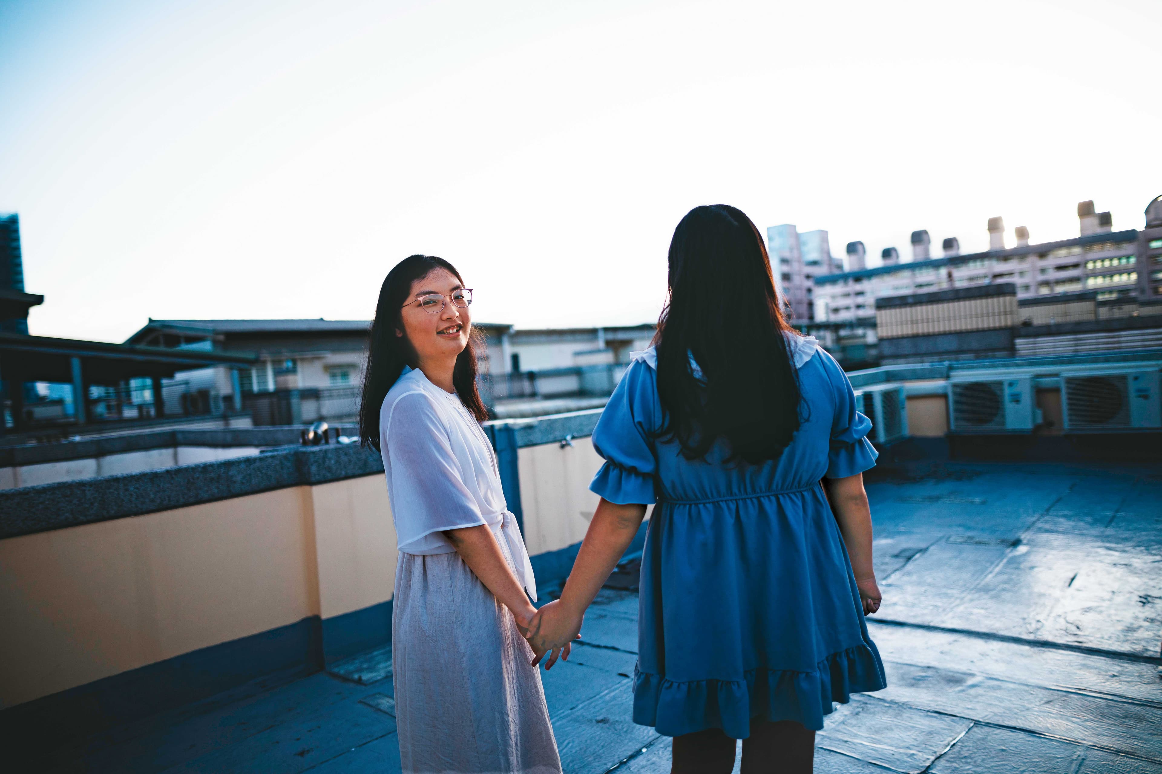 吳宇萱（左）與未婚妻小曦（右）剛搬到新家不久，一手打造理想居住空間與未來生活。