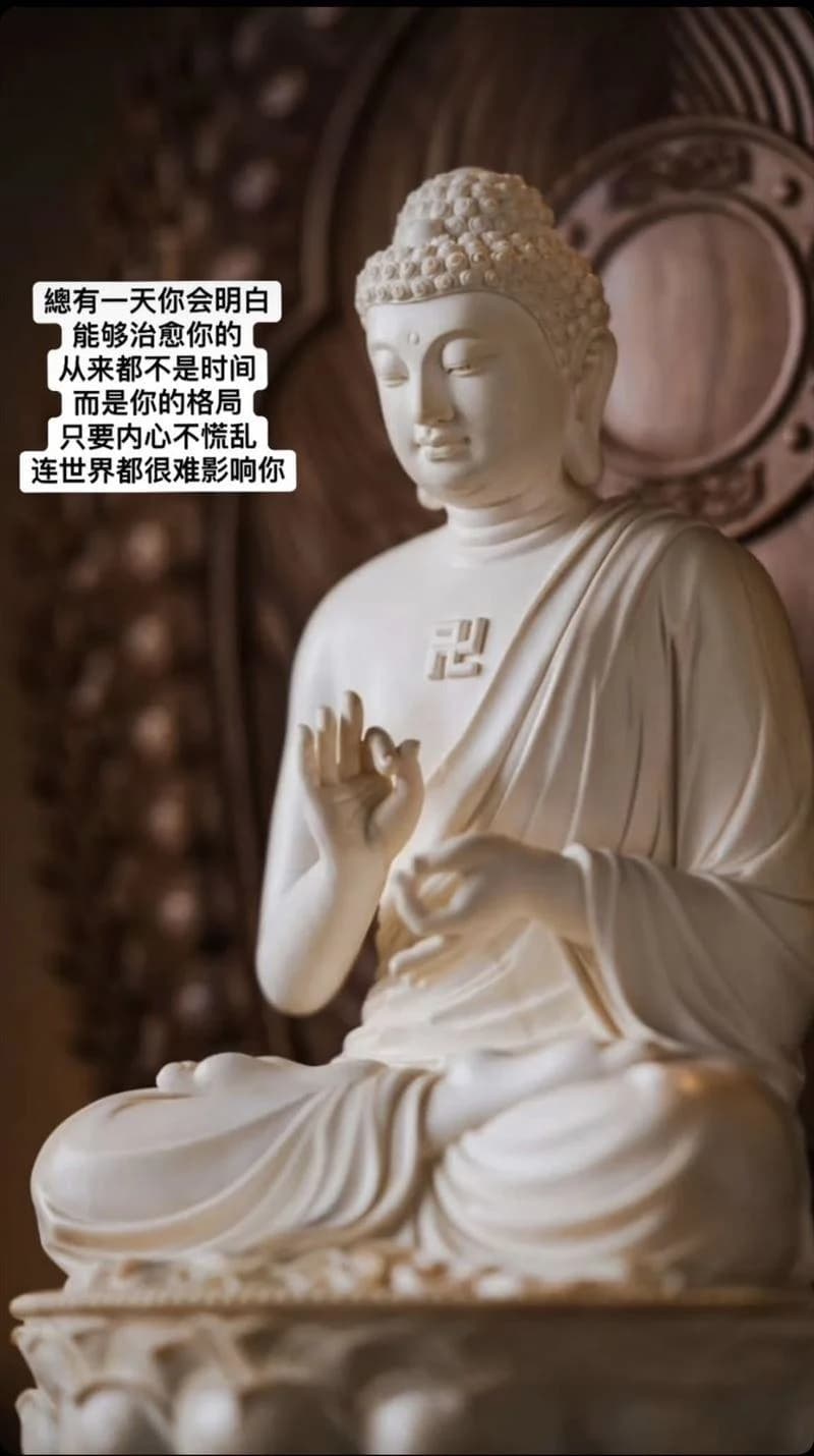 鳳梨今日清晨在限時動態PO出一張佛像照片。（翻攝自facebook @鳳梨 吳泓逸）
