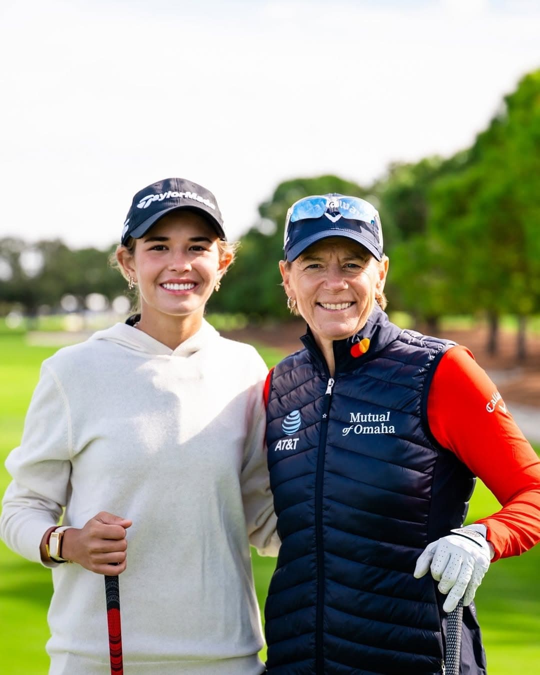 凱伊和安妮卡索倫斯坦一起練球。（翻攝kaitrumpgolfer IG）
