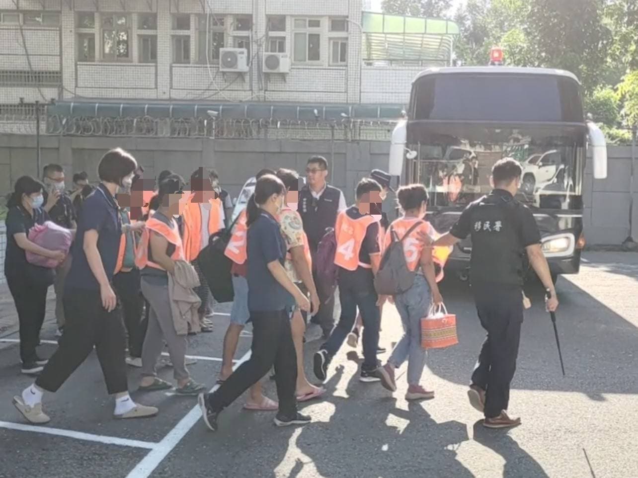 僱用來路不明的外來人口非法工作，最重可處75萬元罰鍰。（移民署提供）