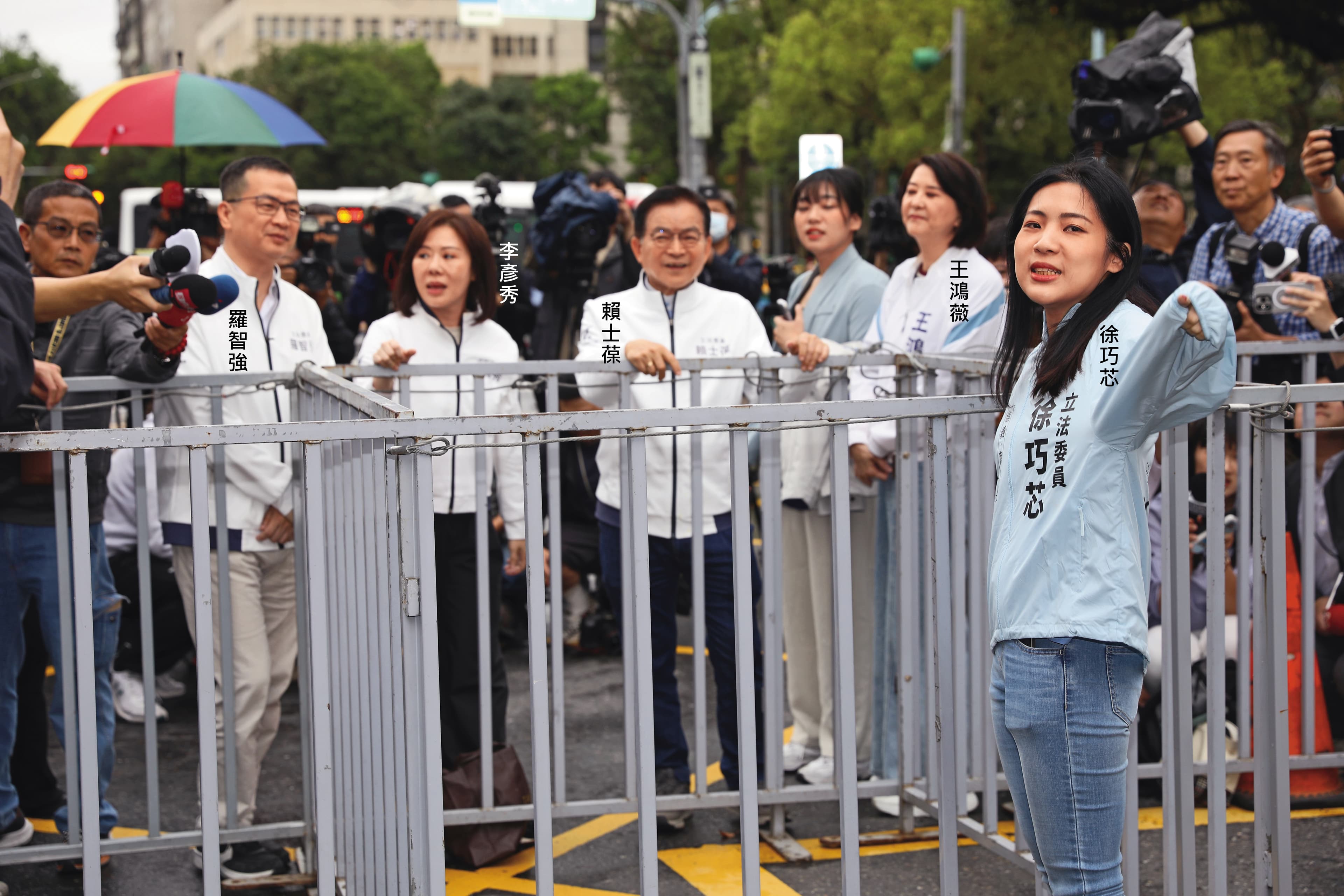 5名北市藍委日前赴北檢聲援遭偵辦幽靈連署的北市黨部主委黃呂錦茹。