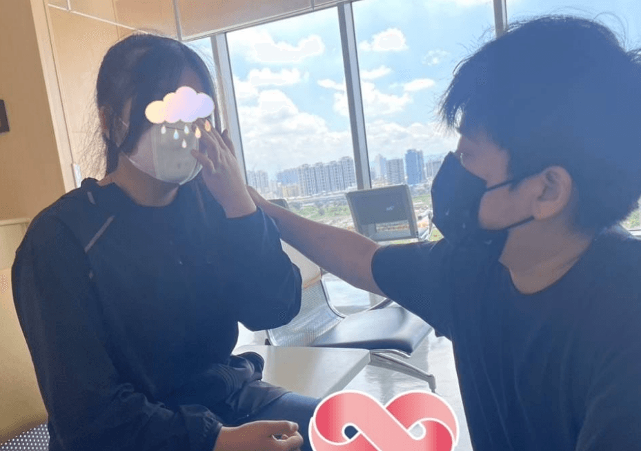 小婉承擔家中經濟重擔，壓力大到只能背地裡偷哭。（翻攝「愛的延續公益協會」臉書粉絲專頁）