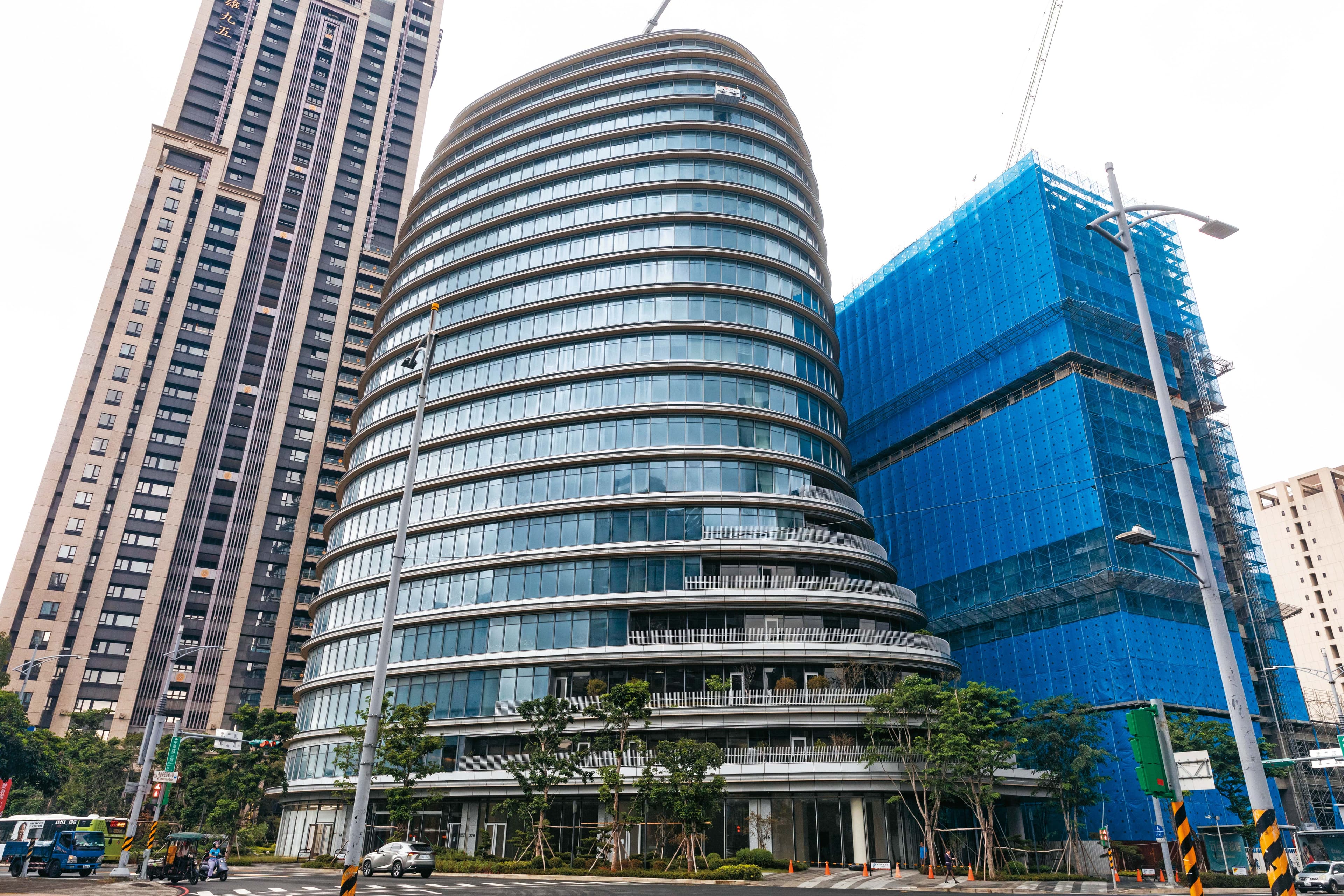 瞄準侯友宜本命區新北市，柯文哲訪美前敲定競選總部落腳新莊的麗寶集團總部大樓（圖）1、2樓。