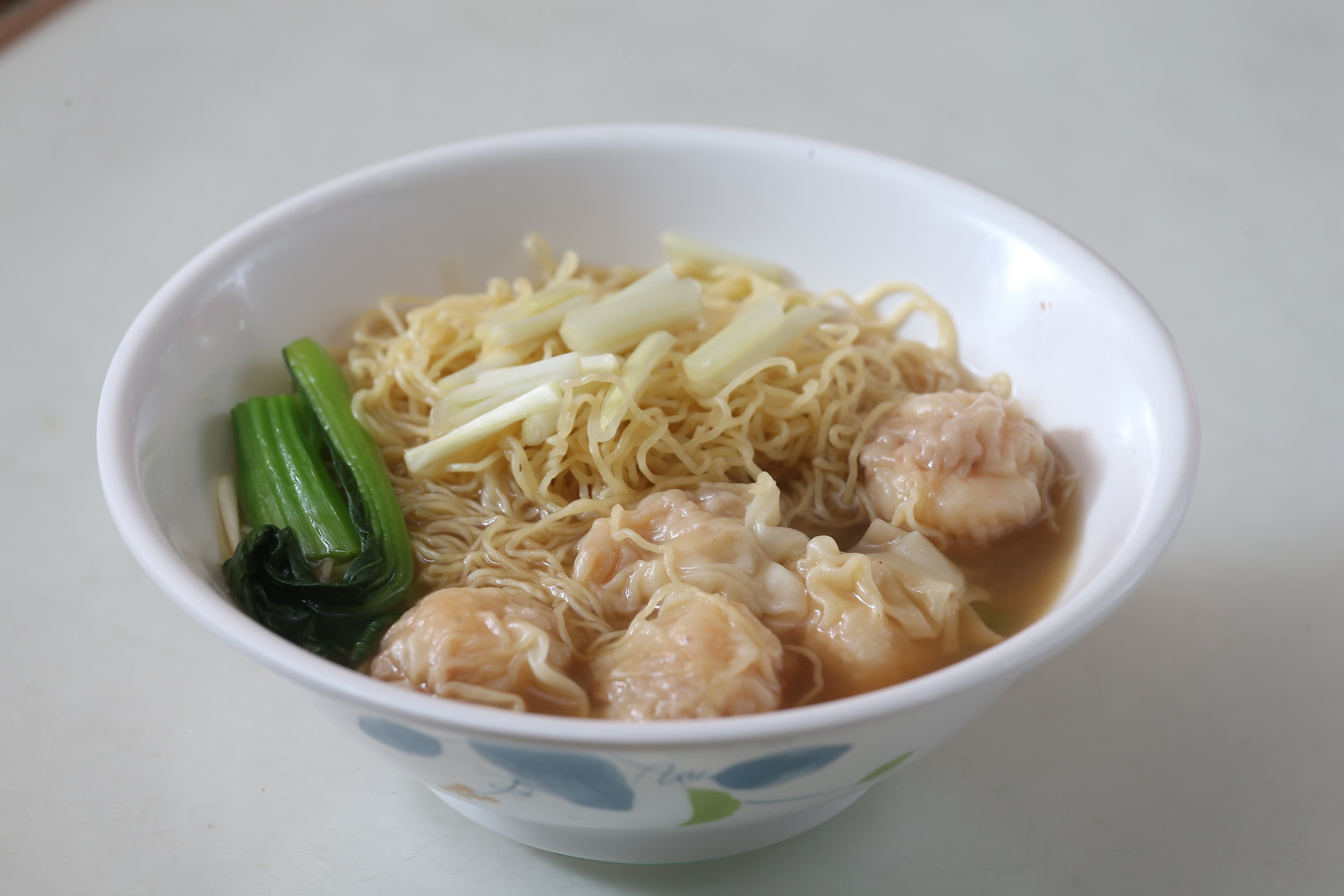 竹昇麵彈牙有嚼勁，雲吞包入原隻鮮蝦及豬肉，飽滿爽口。（香港旅遊發展局提供）