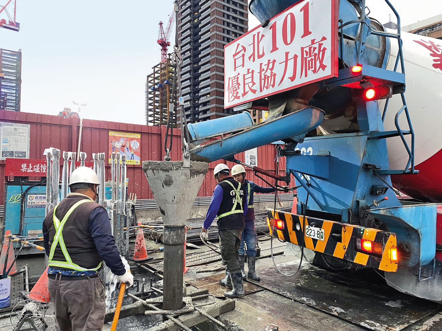目前公共工程和科技廠房需求強勁，讓水泥等建材用量不減反增。（翻攝隆雲心仝聚官網）