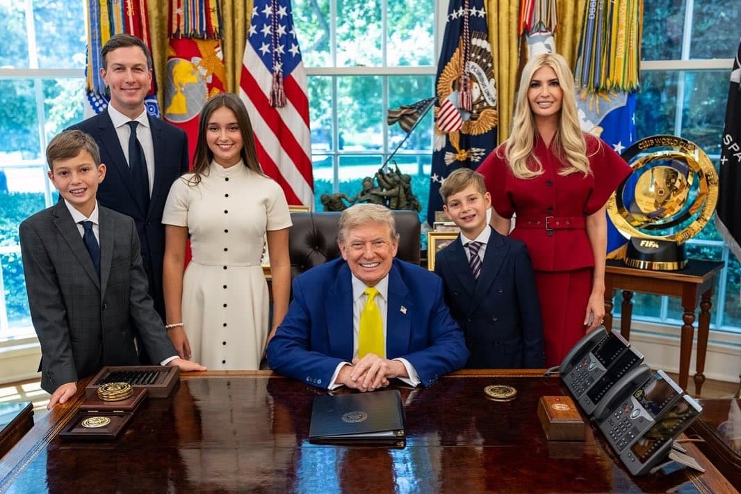 伊凡卡一家五口今年6月到白宮見老爸川普。（翻攝ivankatrump IG）
