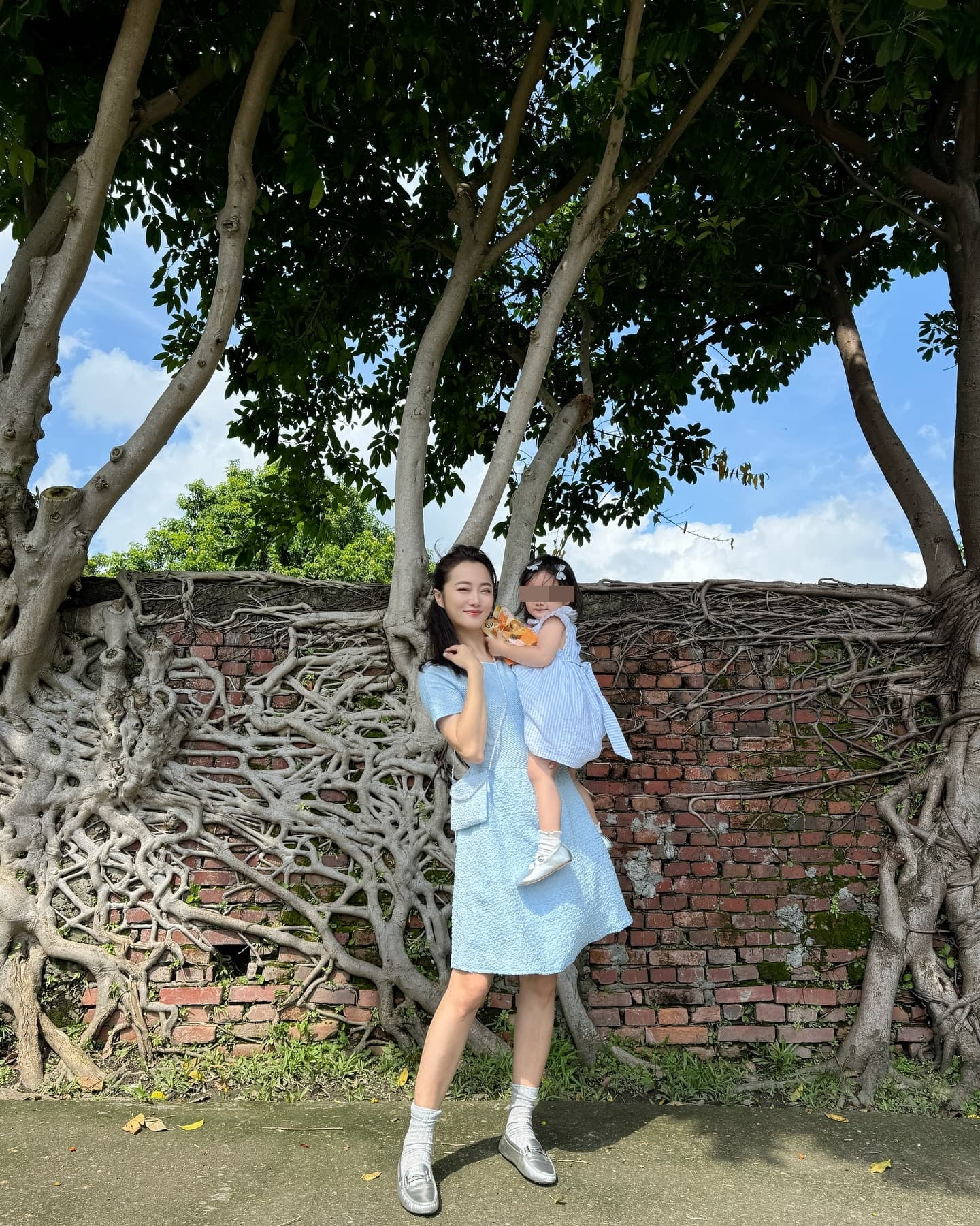 趙小僑和女兒互動真誠可愛頗受粉絲歡迎。（翻攝自臉書）