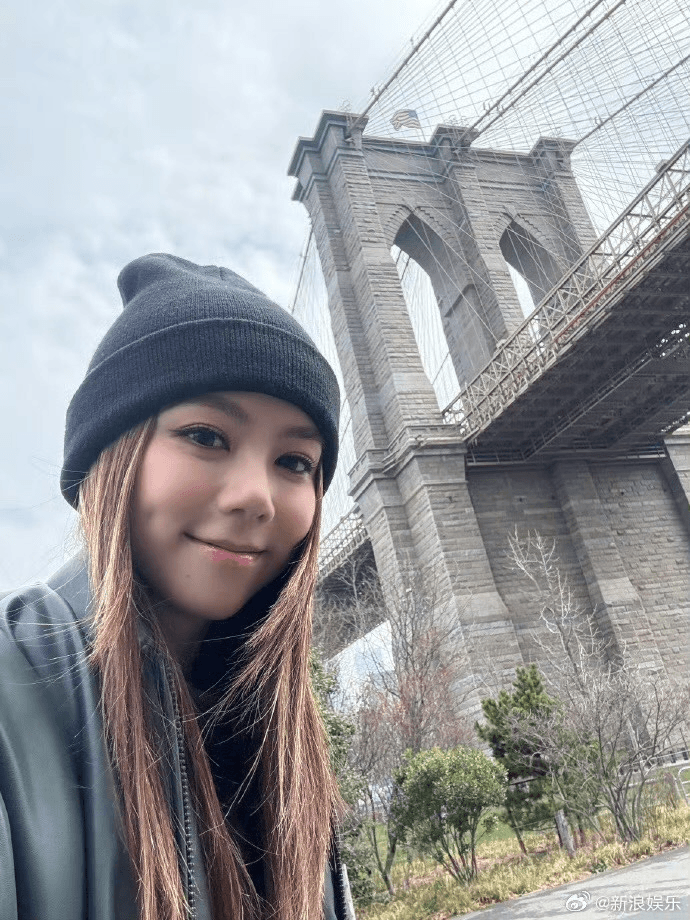 林宥嘉疑似看不慣有酸民頂著自己的照片攻擊鄧紫棋，親自回覆留言制止。（翻攝自微博）