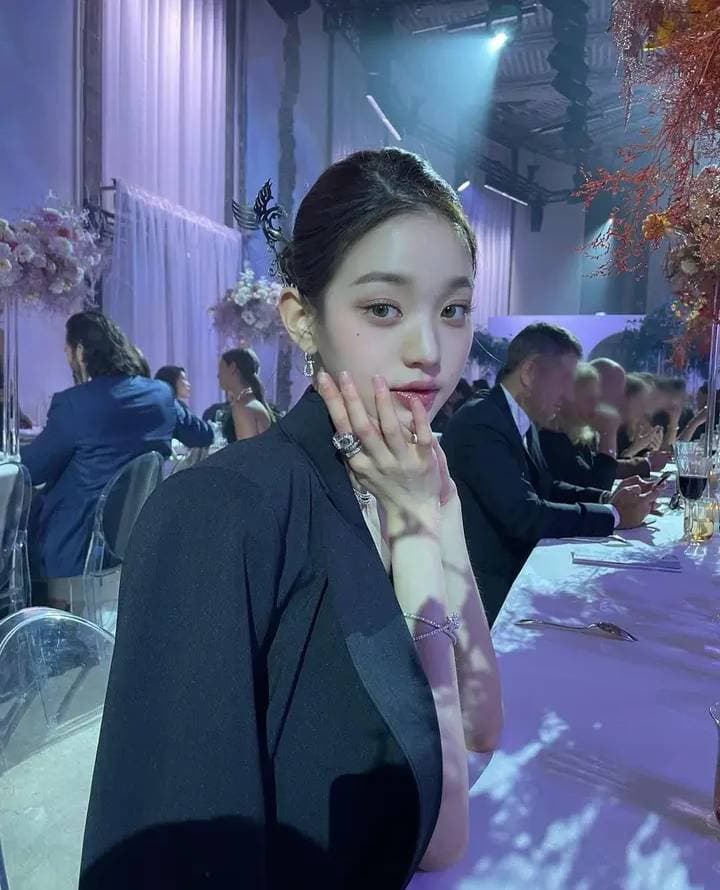 張員瑛曾因髮簪慘遭小粉紅炎上。(翻攝IG@for_everyoung10)