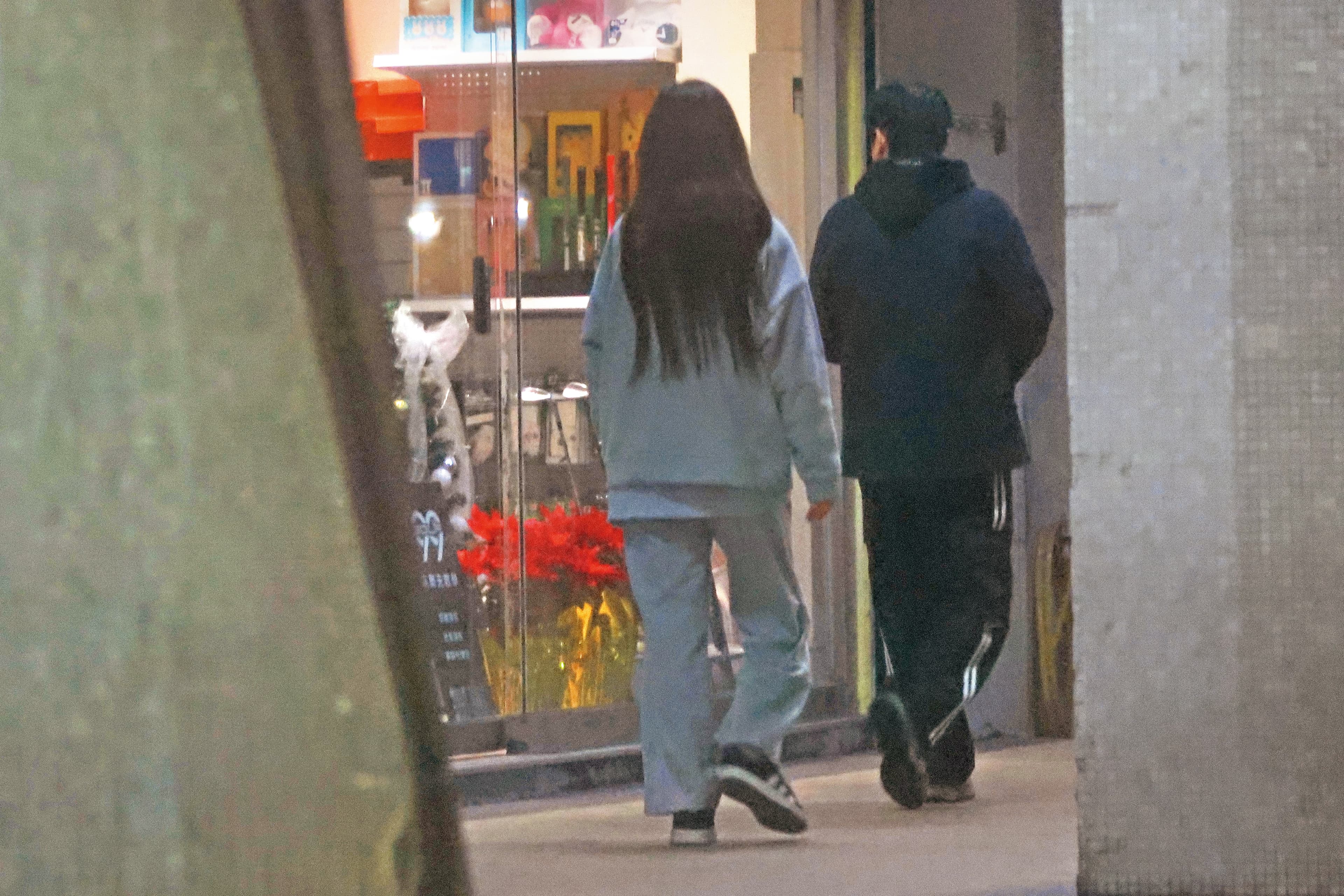 柳柳（左）與BMW男（右）離開她家後，兩人先一起前往便利商店購物。