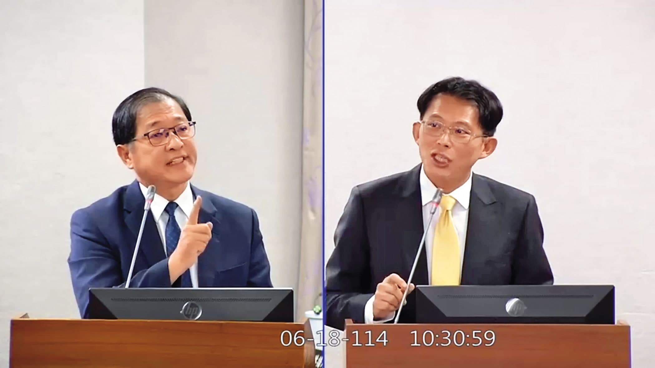 黃國昌（右）質詢法務部長鄭銘謙（左），質疑追繳被告犯罪金額有誤。（翻攝畫面）