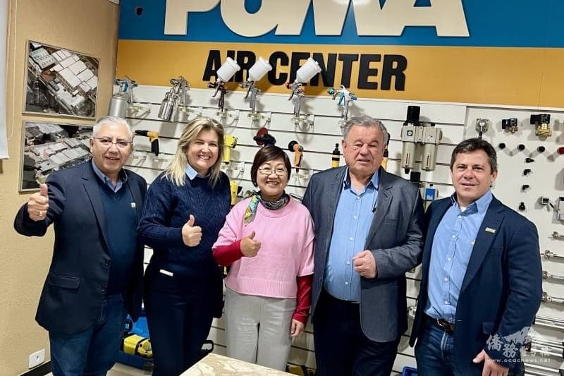 徐佳青6月中到巴西南部知名台商企業PUMA Brasil公司參訪。（翻攝自僑委會官網）