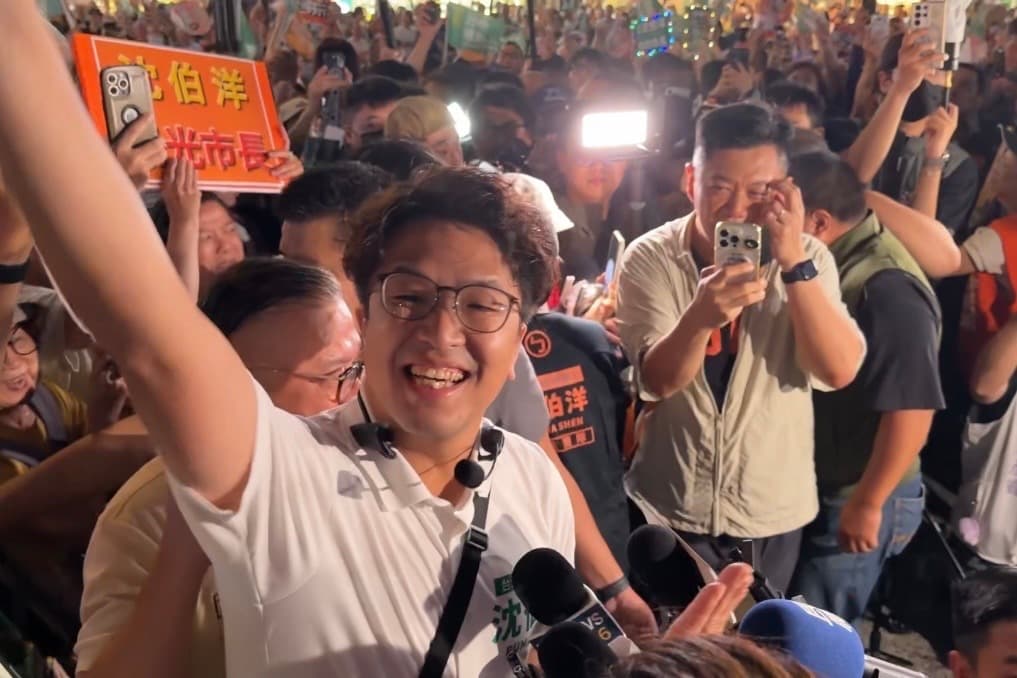 沈伯洋在公館商圈掀起「洋流」，名嘴大讚其群眾號召力勝過黃仁勳，堪比2018年的「韓流」。（鏡報袁維駿）